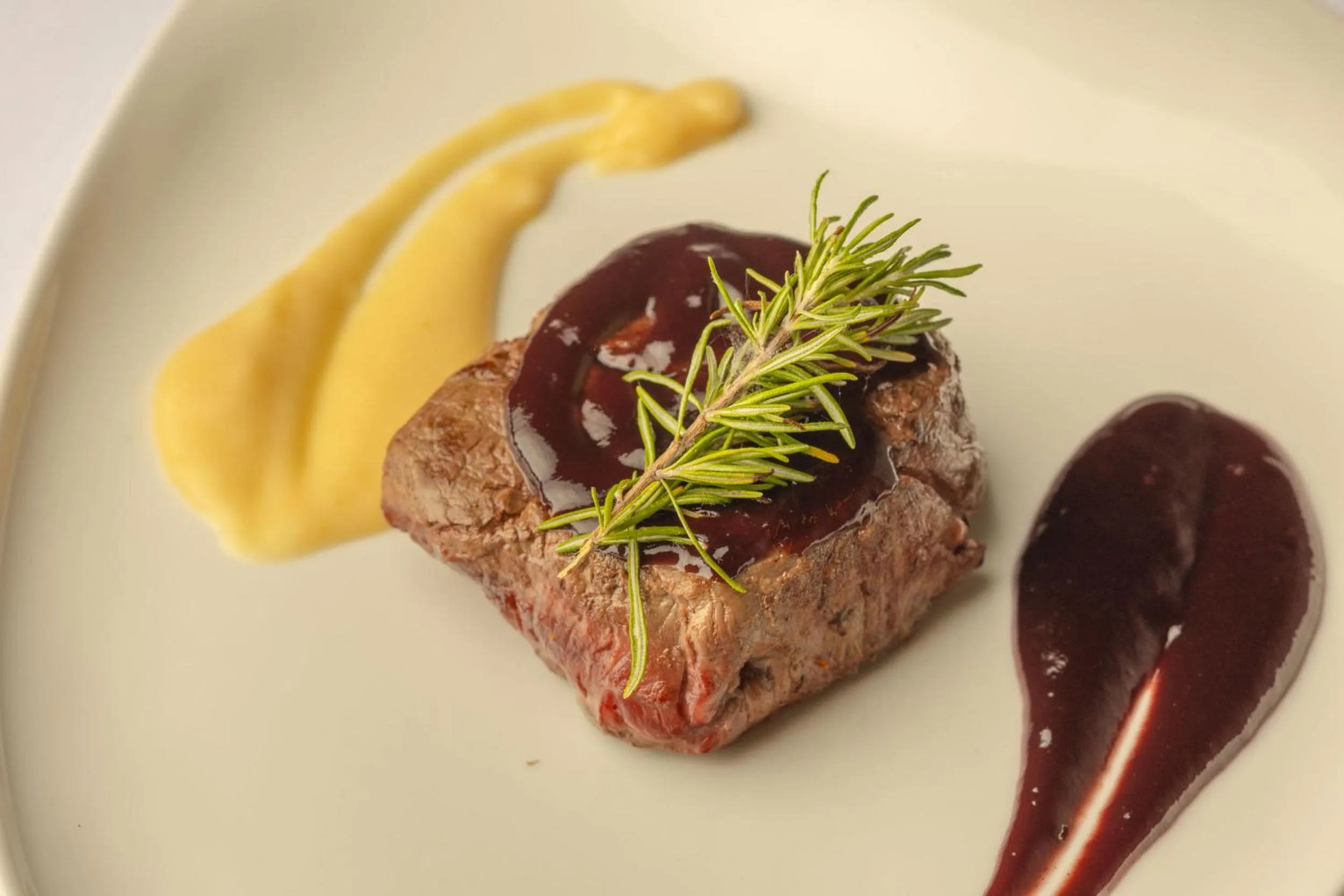 Restaurant/places to eat in Hotel Viura