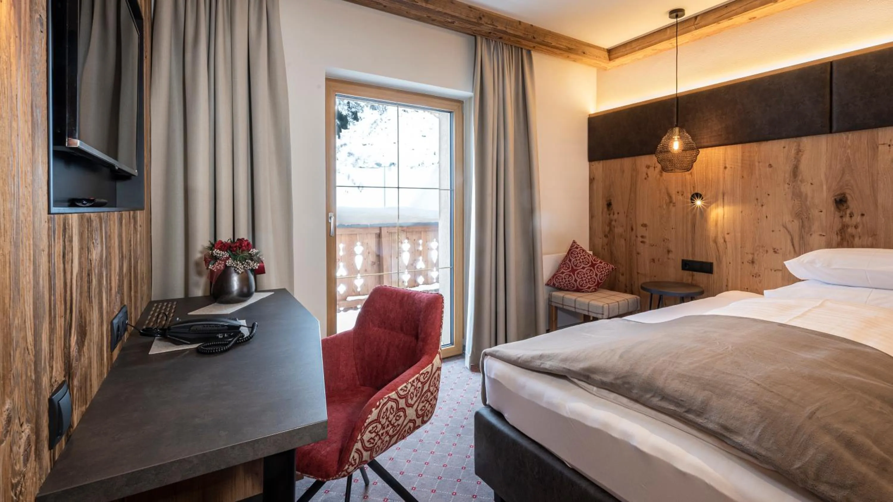 Photo of the whole room, Bed in Alpenresort Fluchthorn