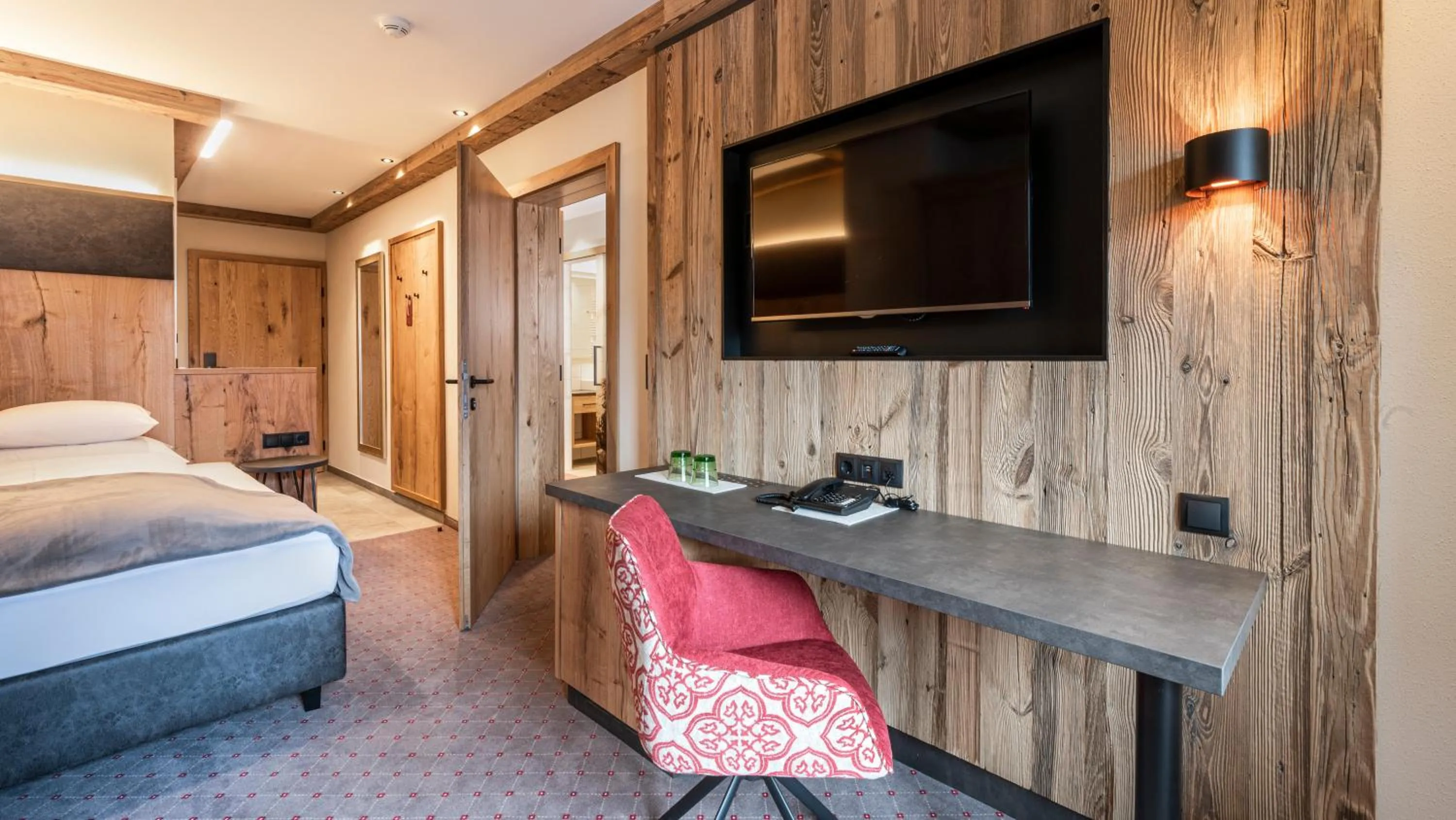 Photo of the whole room, Bed in Alpenresort Fluchthorn