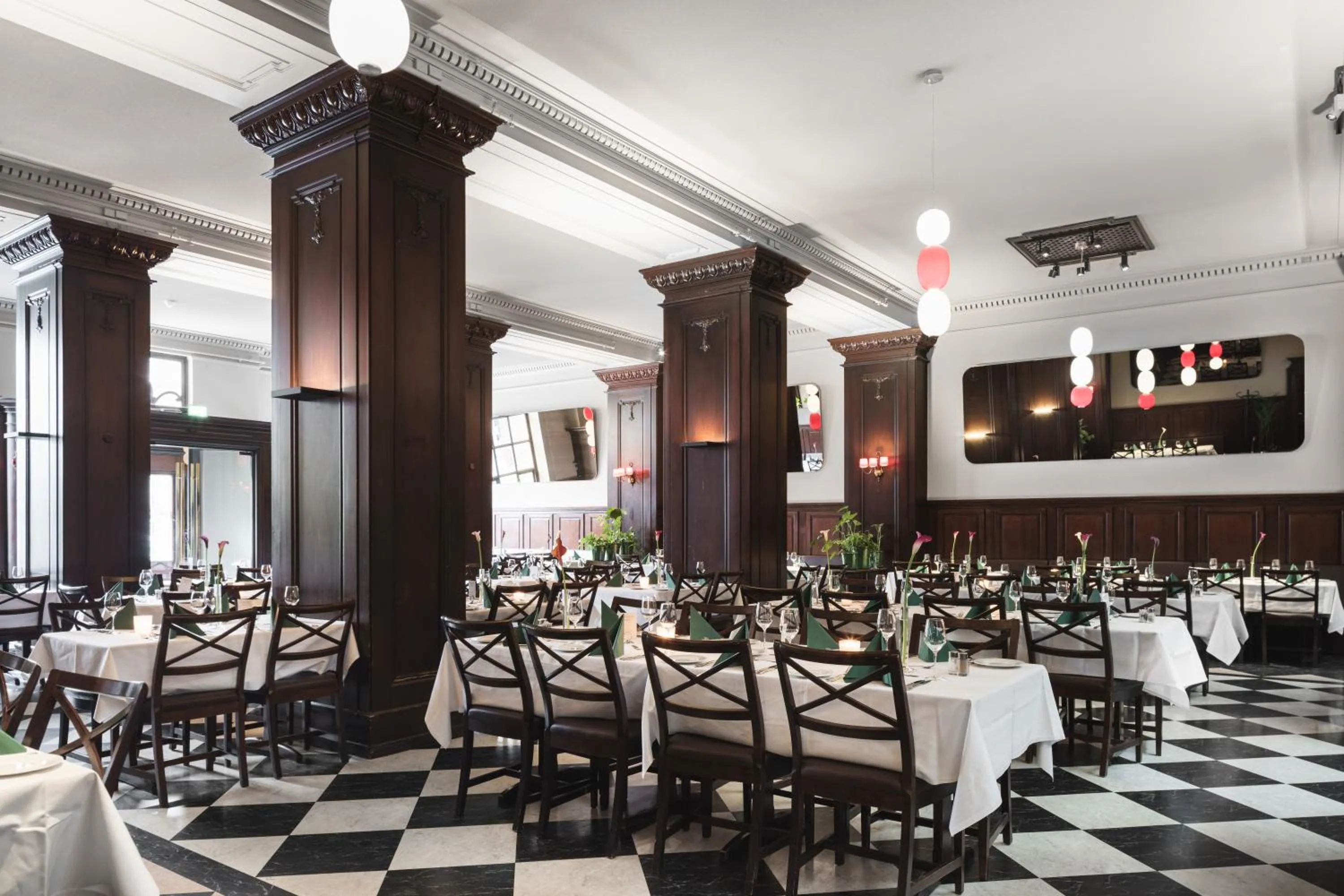 Restaurant/places to eat in Grand Hotel Terminus