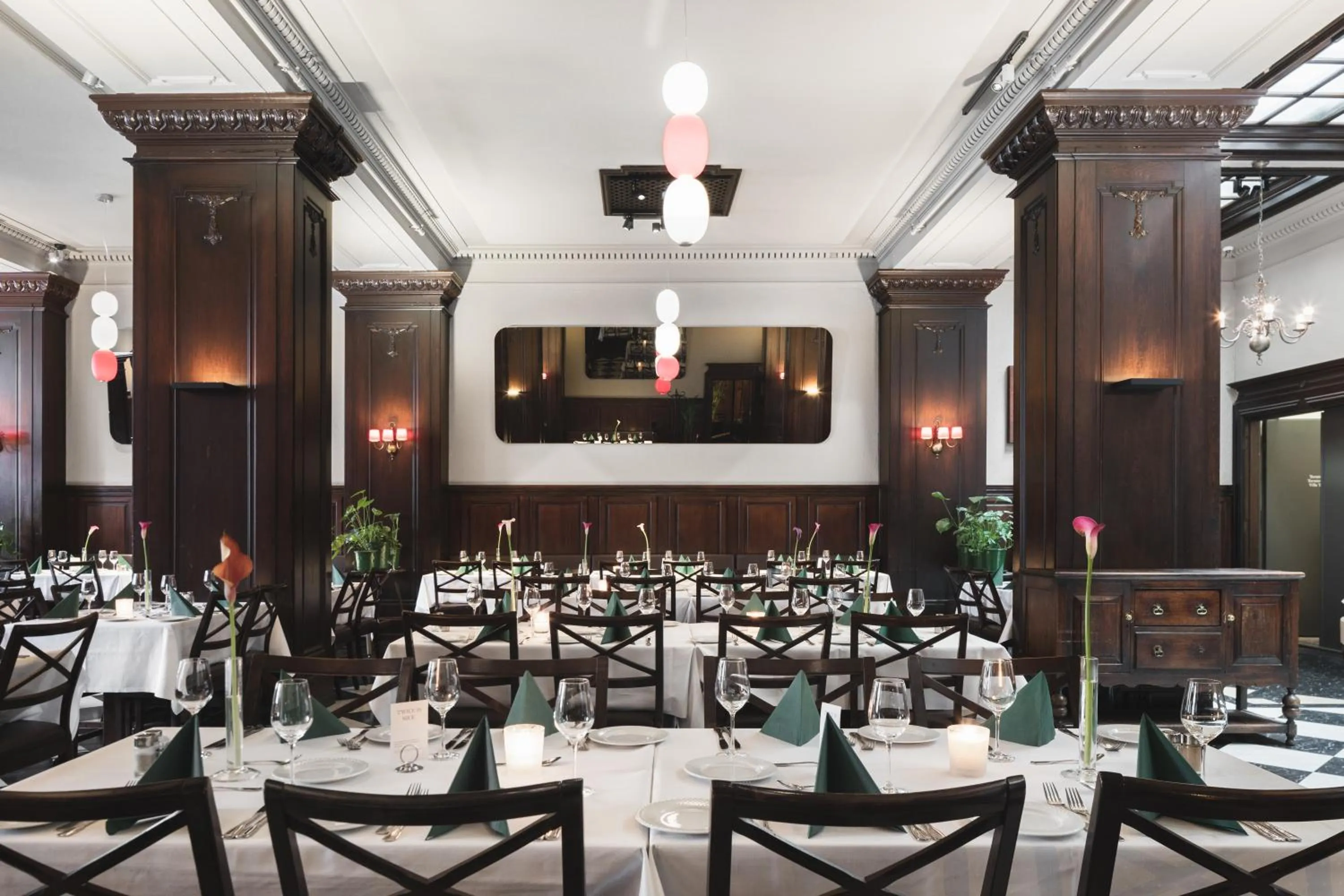 Restaurant/places to eat in Grand Hotel Terminus