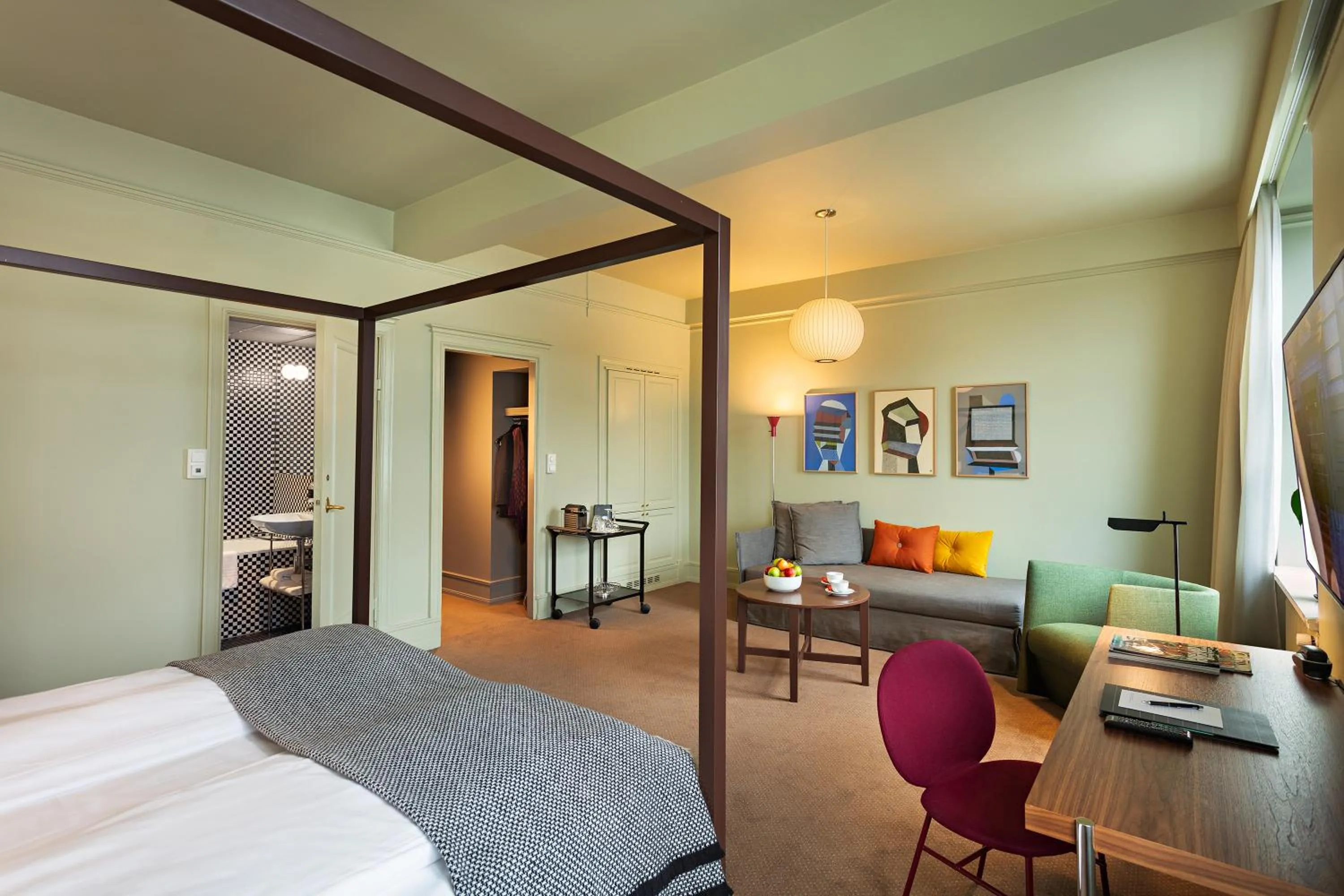 Photo of the whole room, Bed in Grand Hotel Terminus