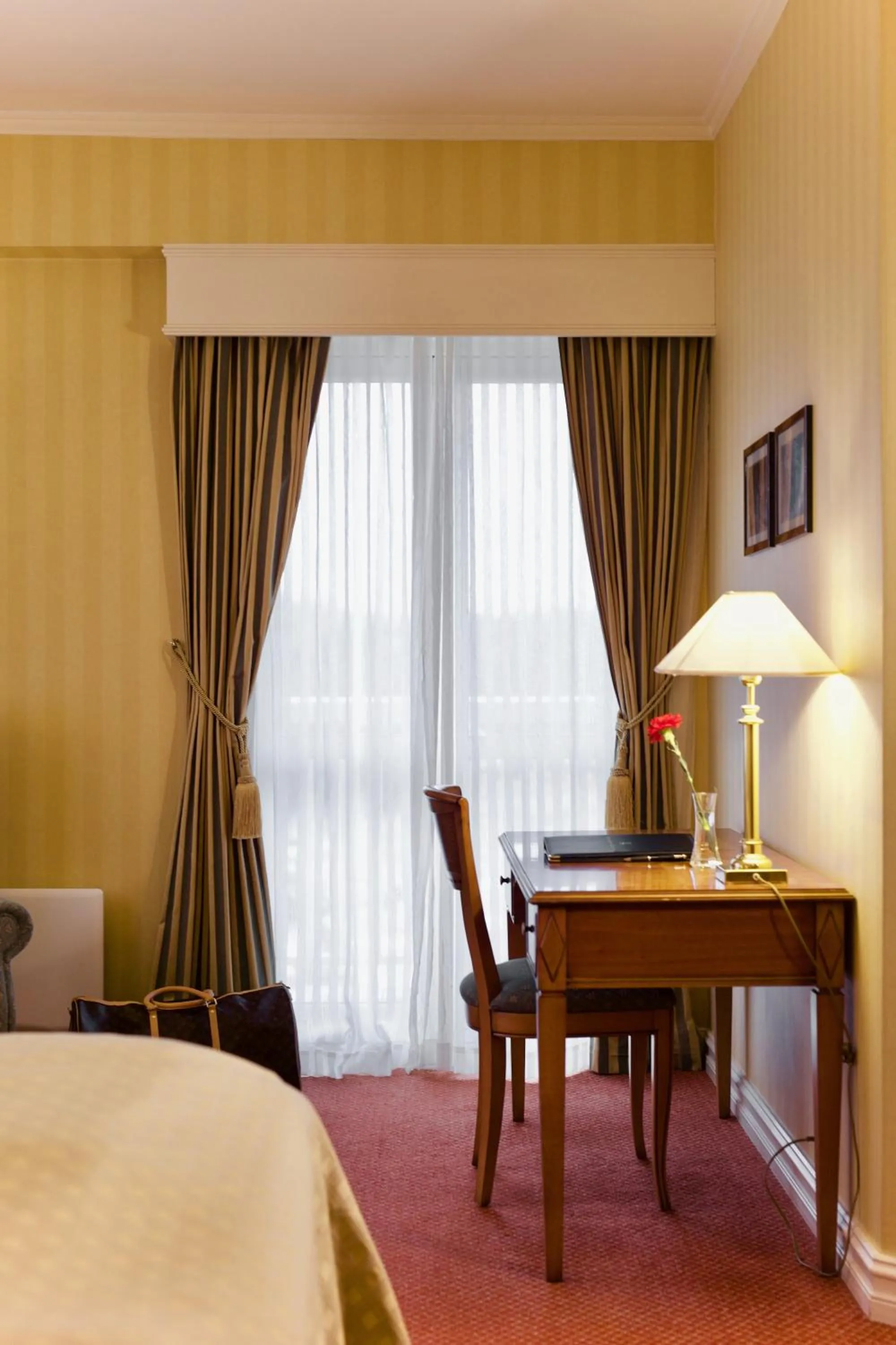 Photo of the whole room, Bed in Losby Gods Manor