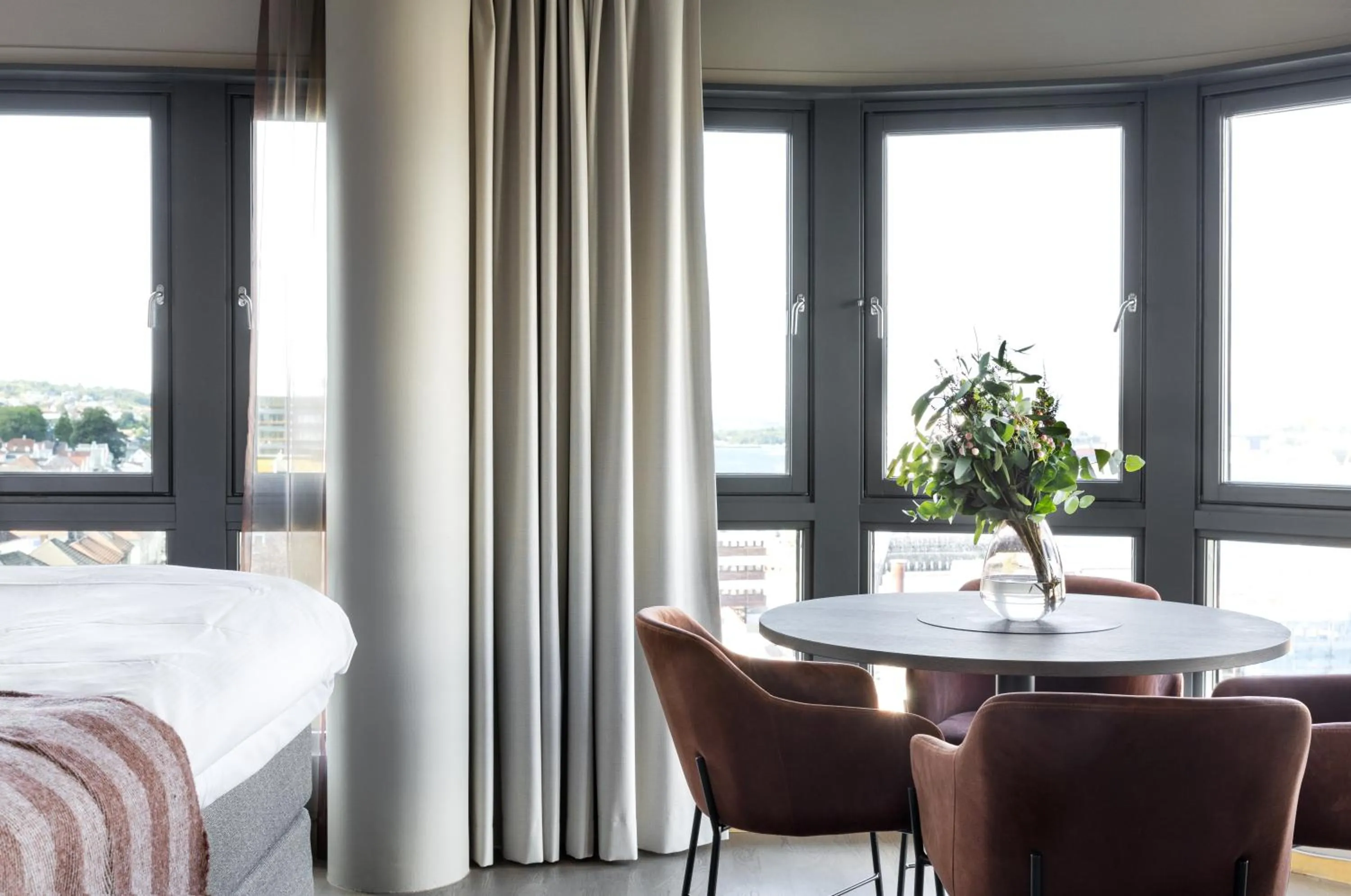 Dining area, Bed in Clarion Hotel Stavanger