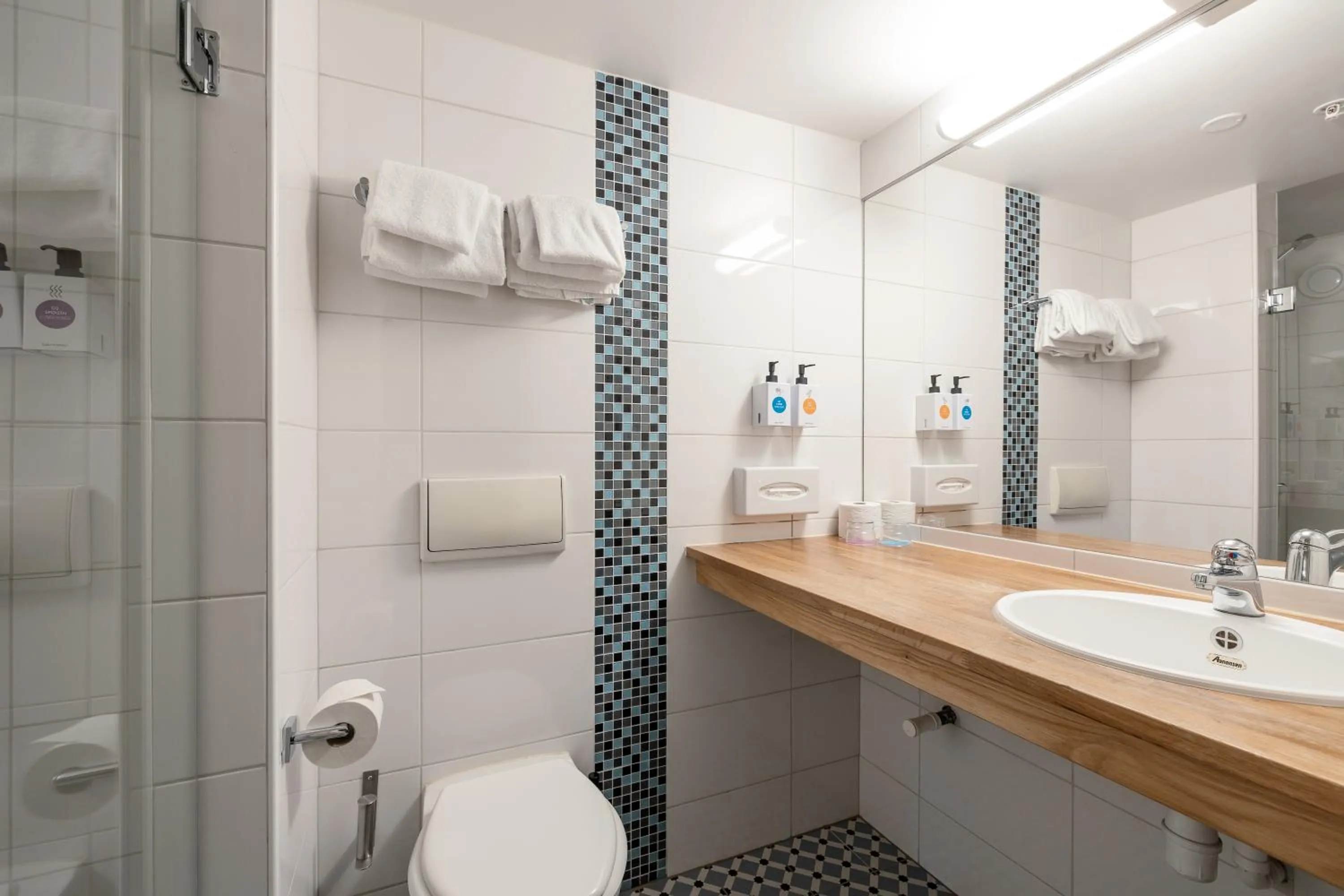 Shower in Quality Hotel Grand Larvik