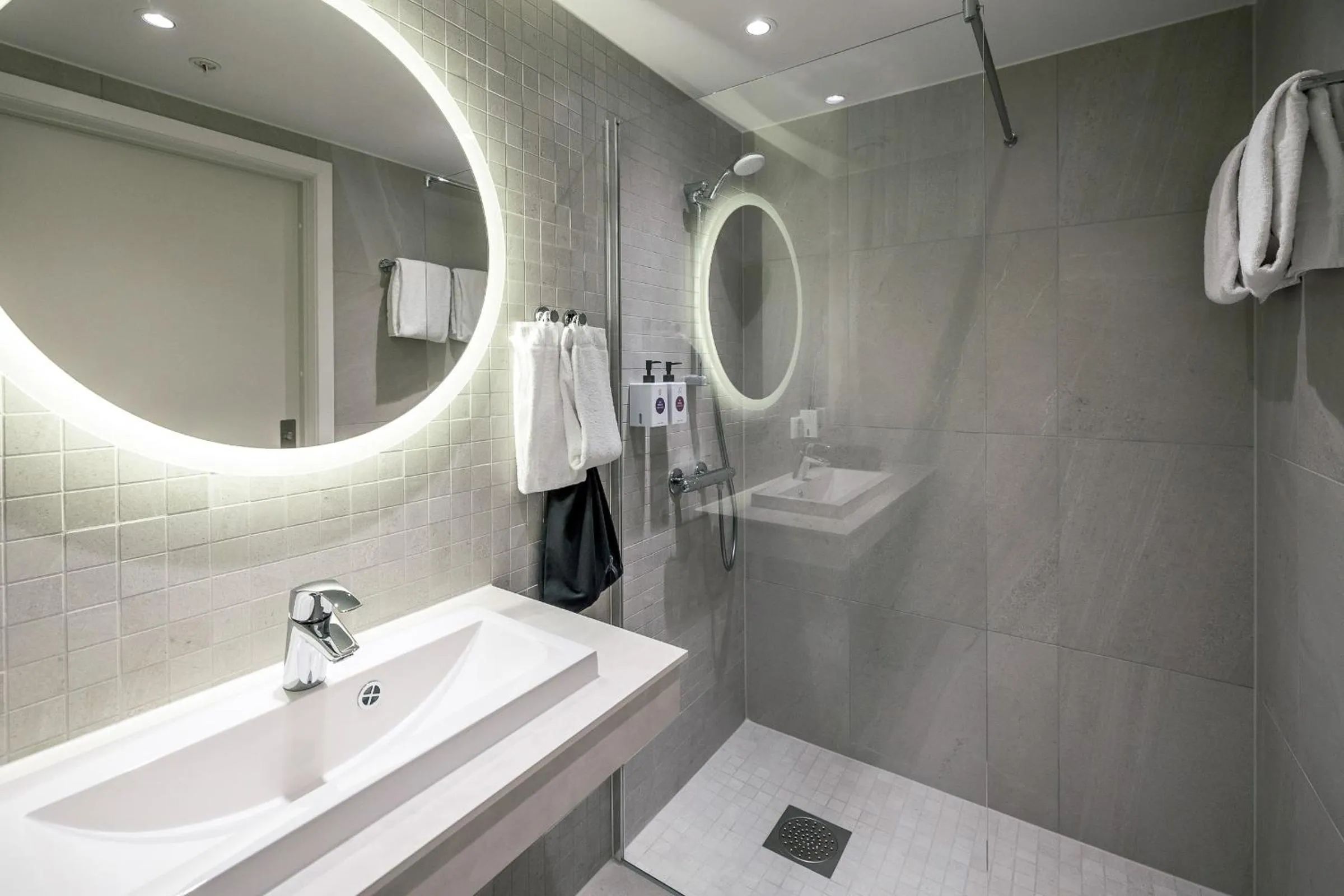 Bathroom in Quality Hotel Grand Larvik