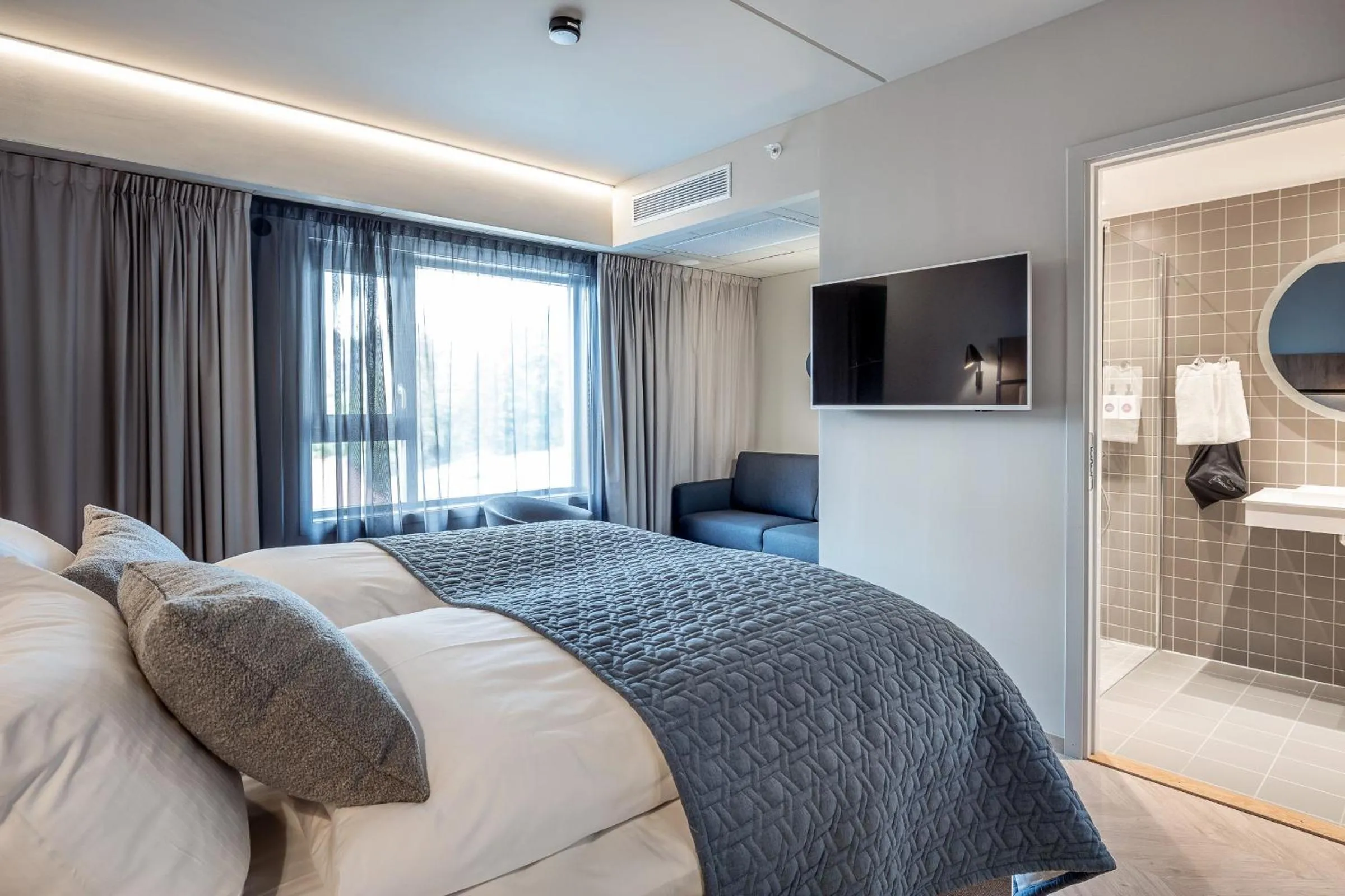 Bedroom, Bed in Quality Hotel Grand Larvik