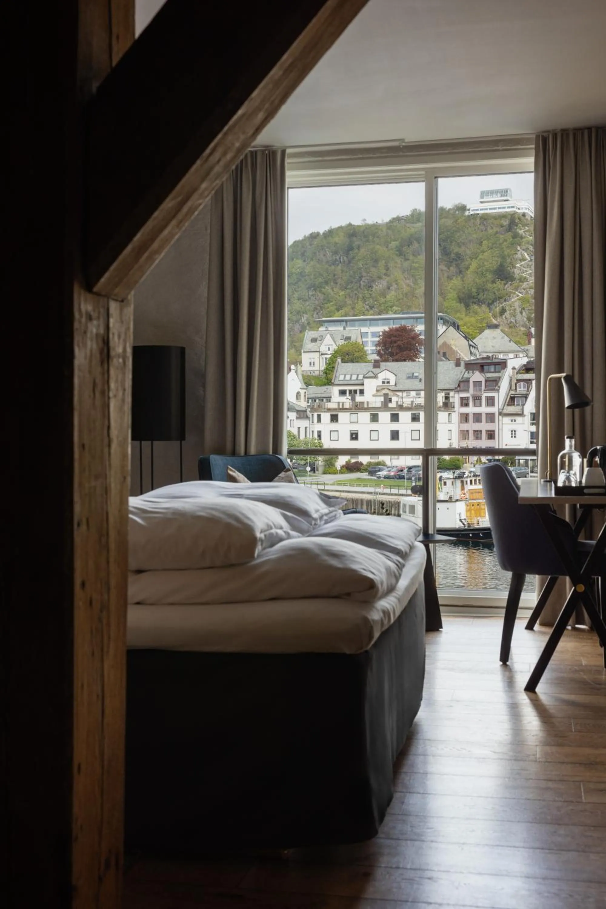 Bed in Hotel Brosundet