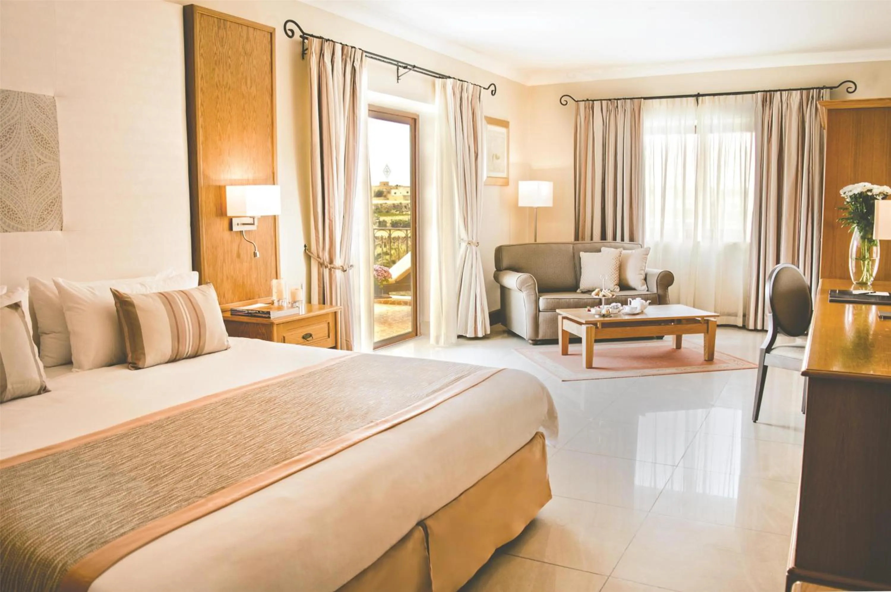 Photo of the whole room, Bed in Kempinski Hotel San Lawrenz