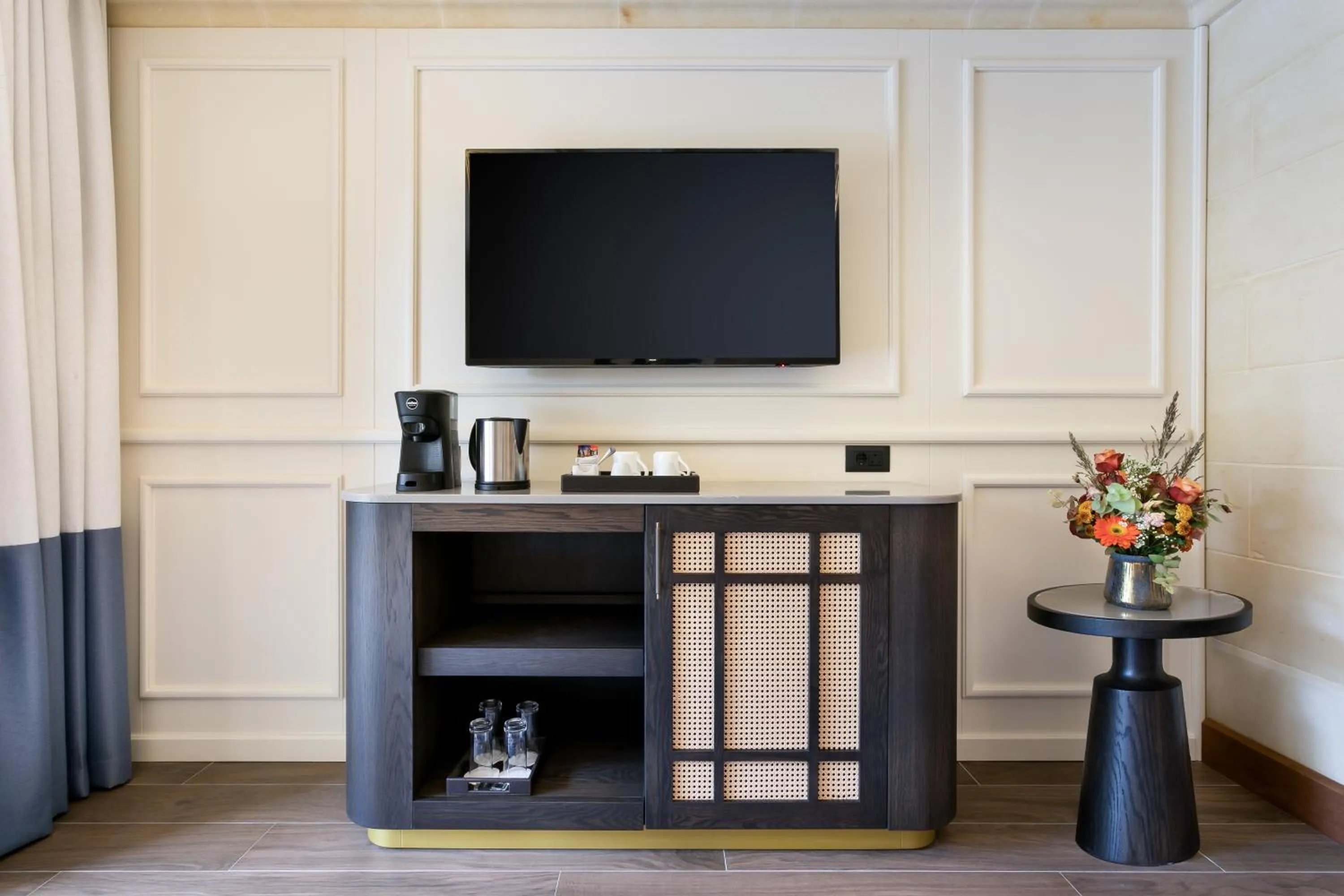 TV and multimedia in Kempinski Hotel San Lawrenz