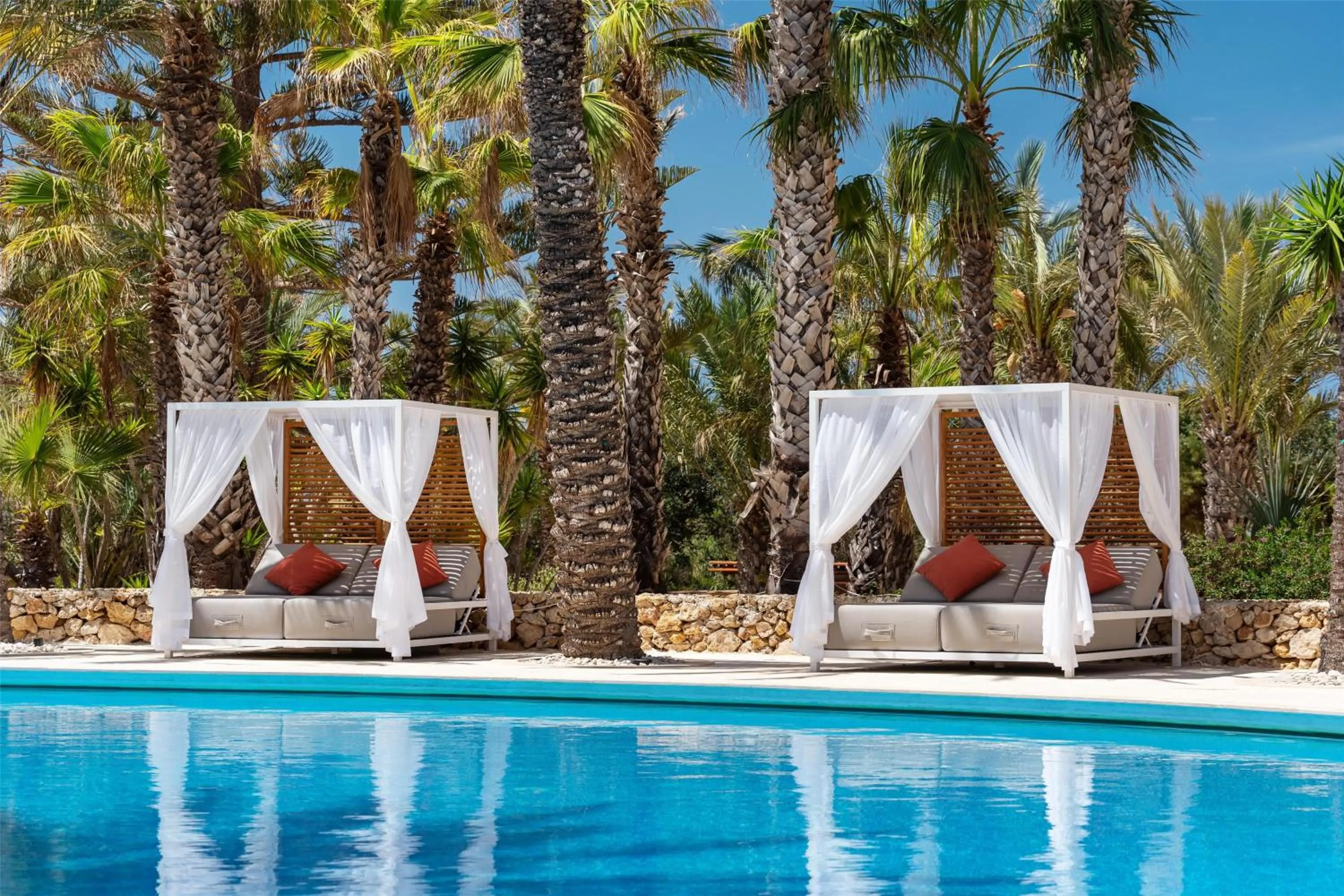 Pool view in Kempinski Hotel San Lawrenz