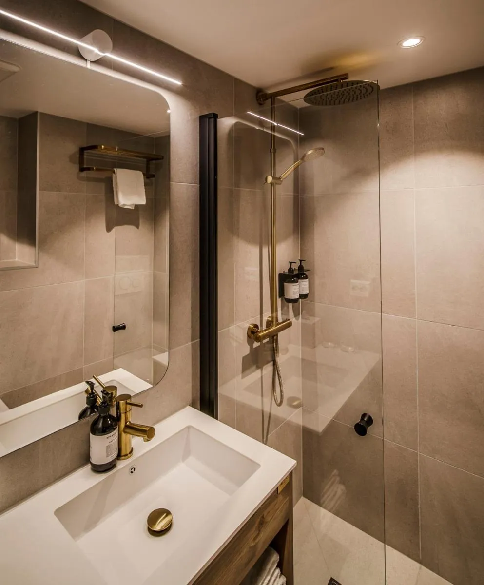 Shower in Villa Vågå - by Classic Norway Hotels