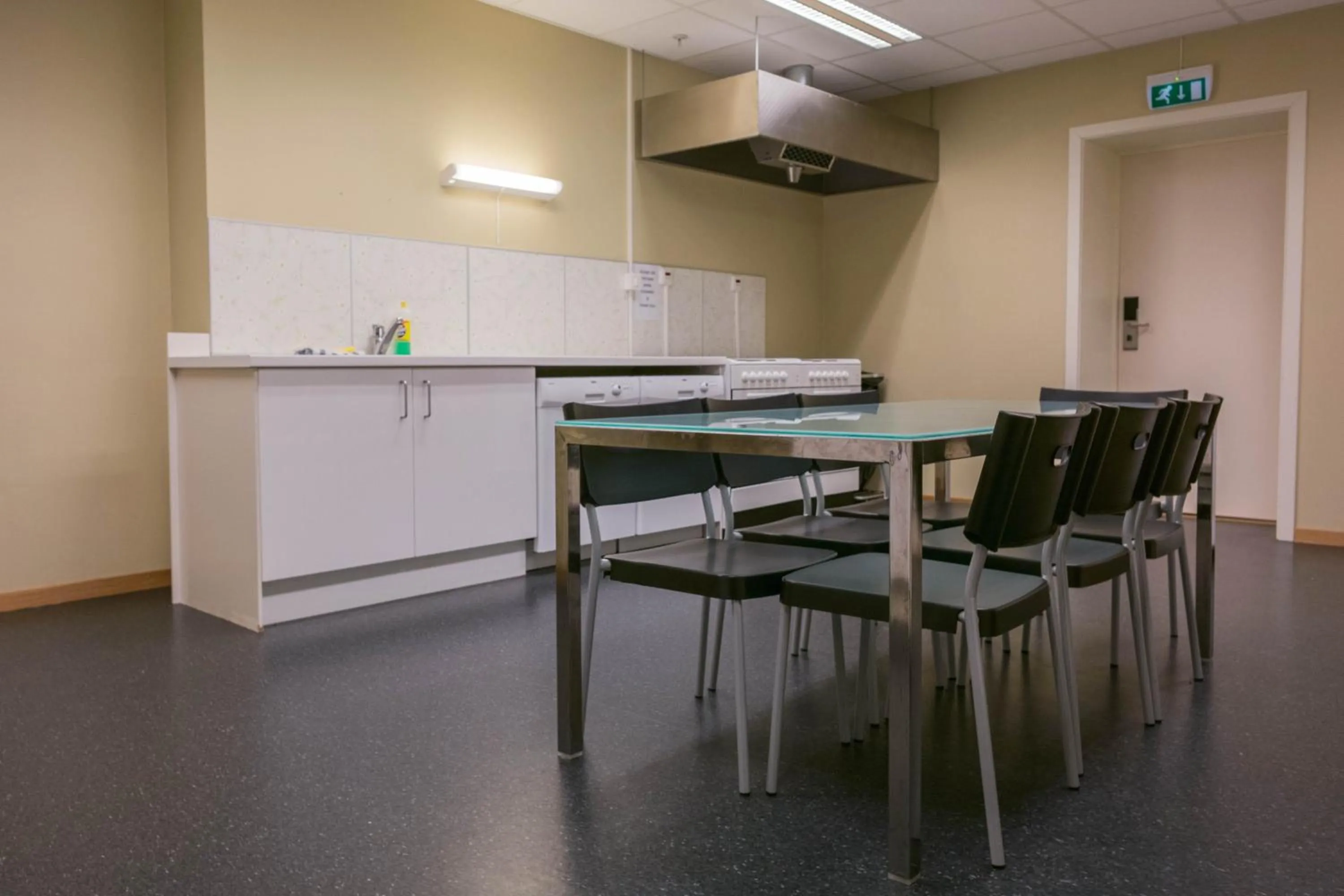 Kitchen or kitchenette in City Living Schøller Hotel