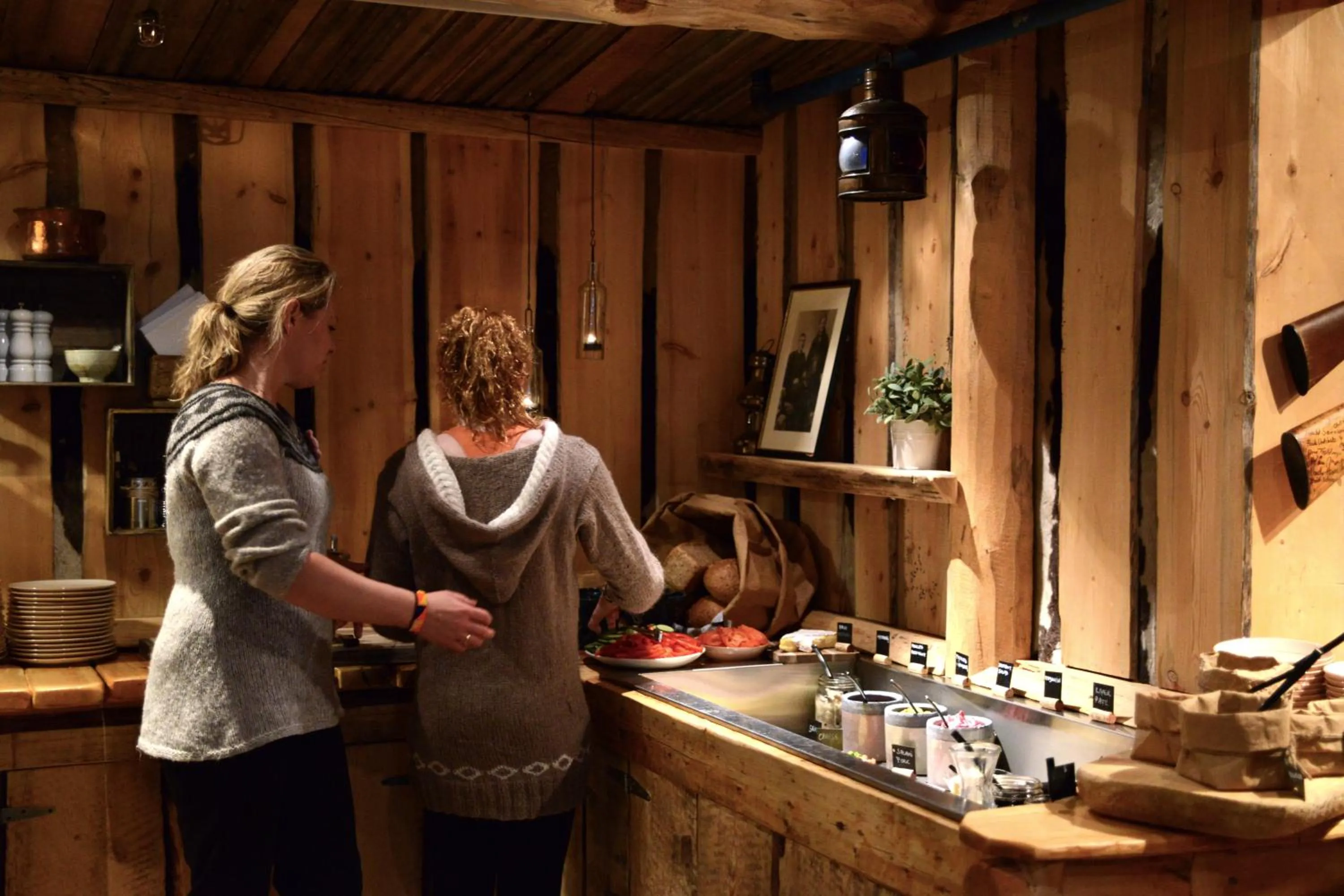 Restaurant/places to eat in Basecamp Hotel