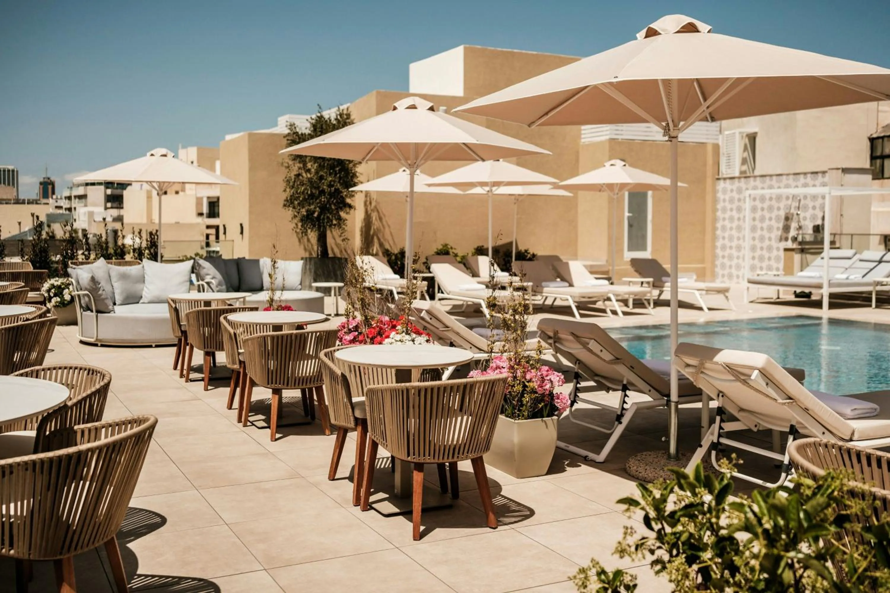 Restaurant/places to eat in Courtyard by Marriott Sliema