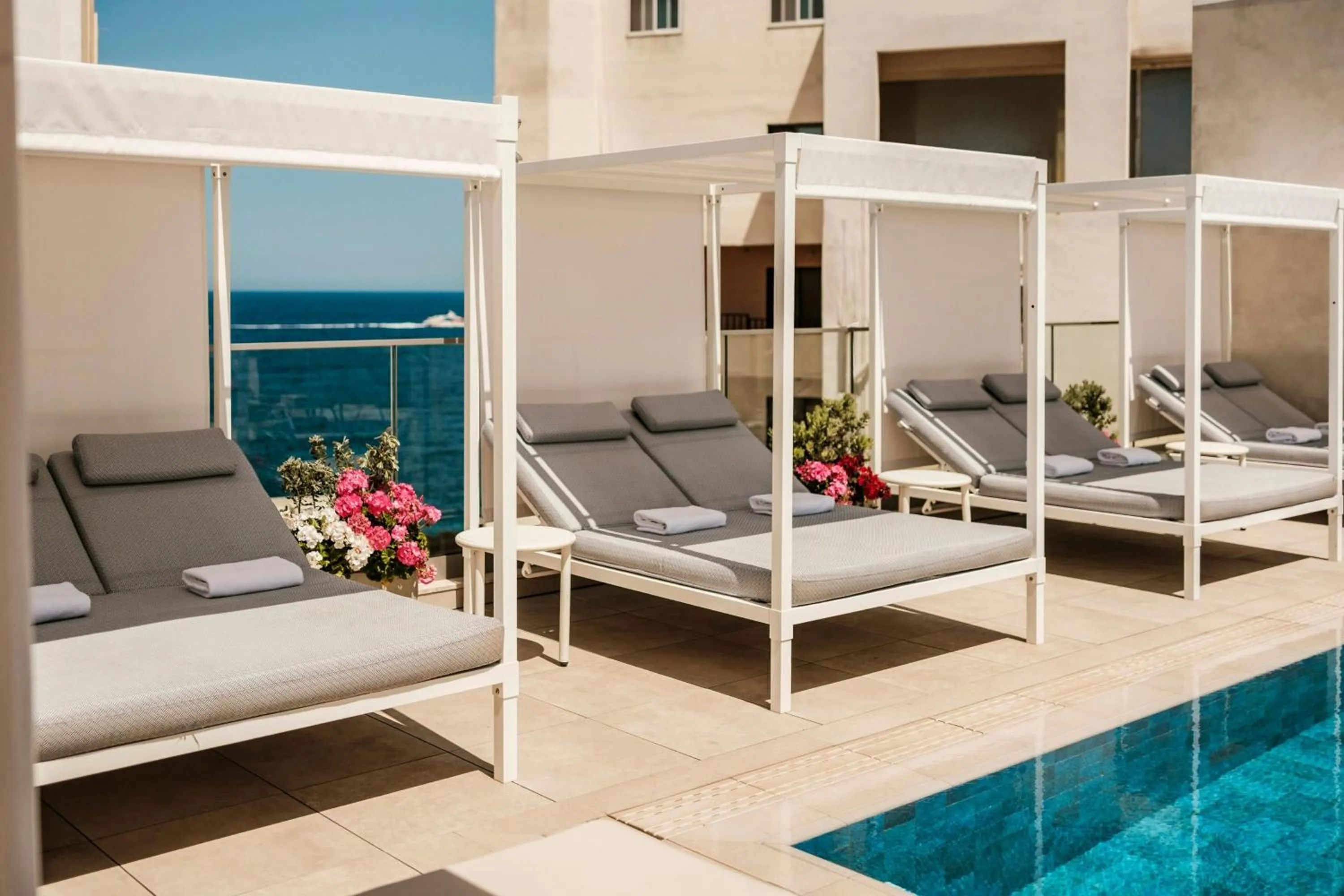 Swimming pool in Courtyard by Marriott Sliema