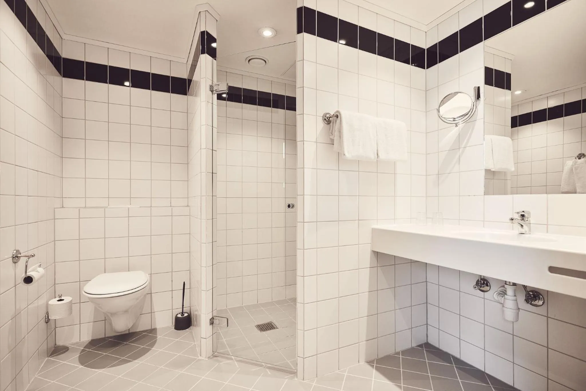 Shower in Quality Hotel Maritim