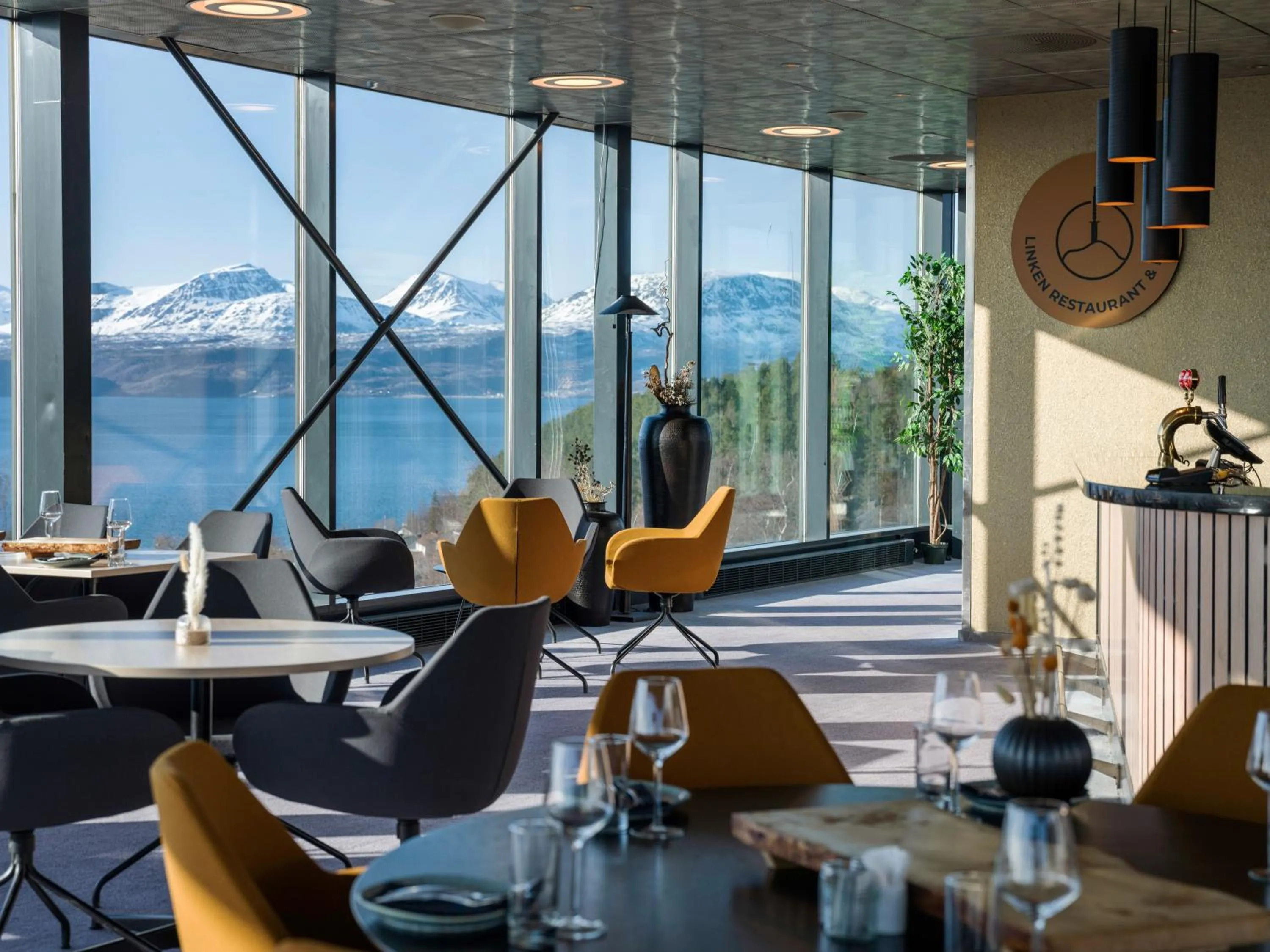 Restaurant/places to eat in Quality Hotel Grand Royal