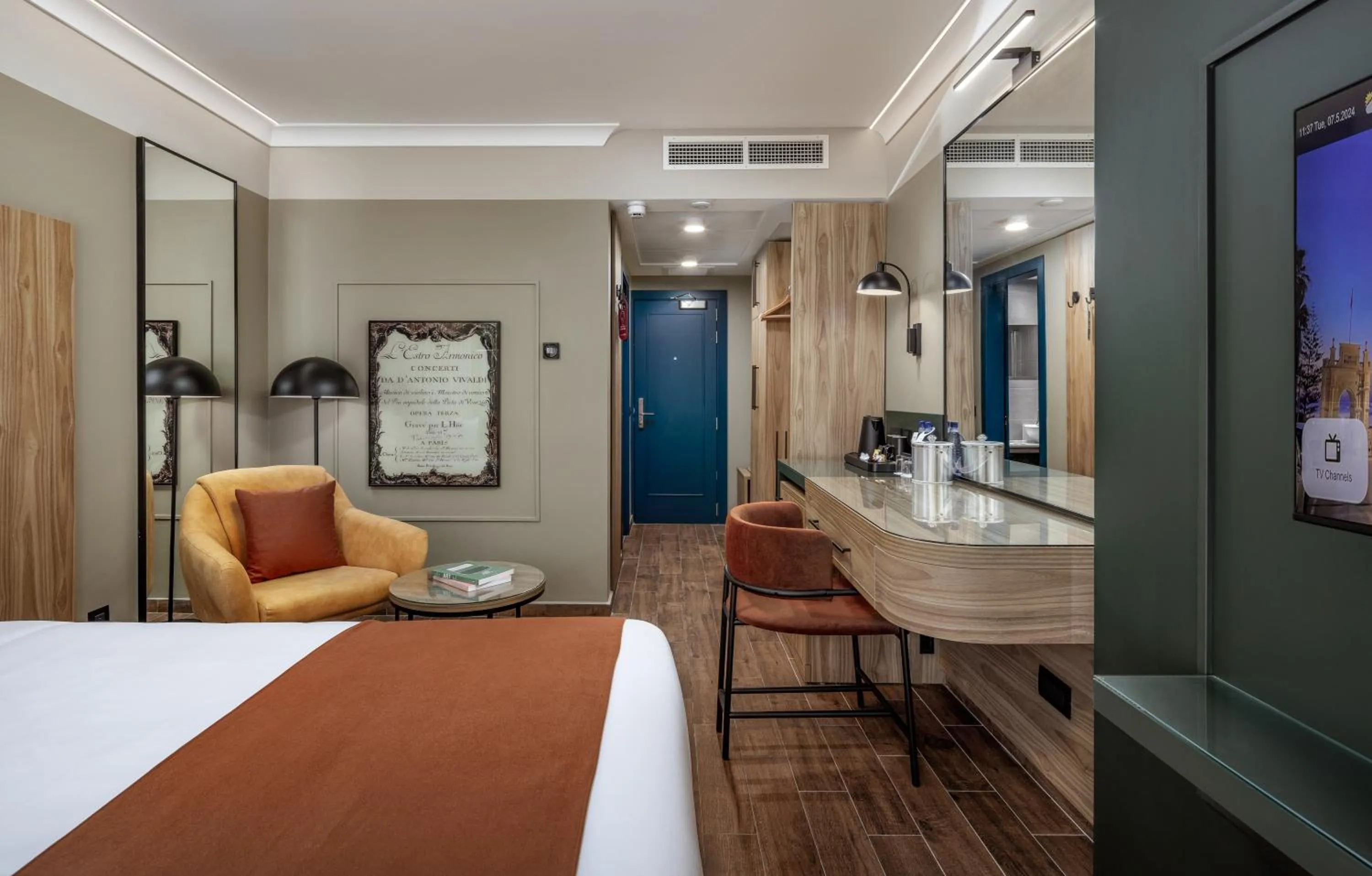 Property building, Bed in Vivaldi Hotel