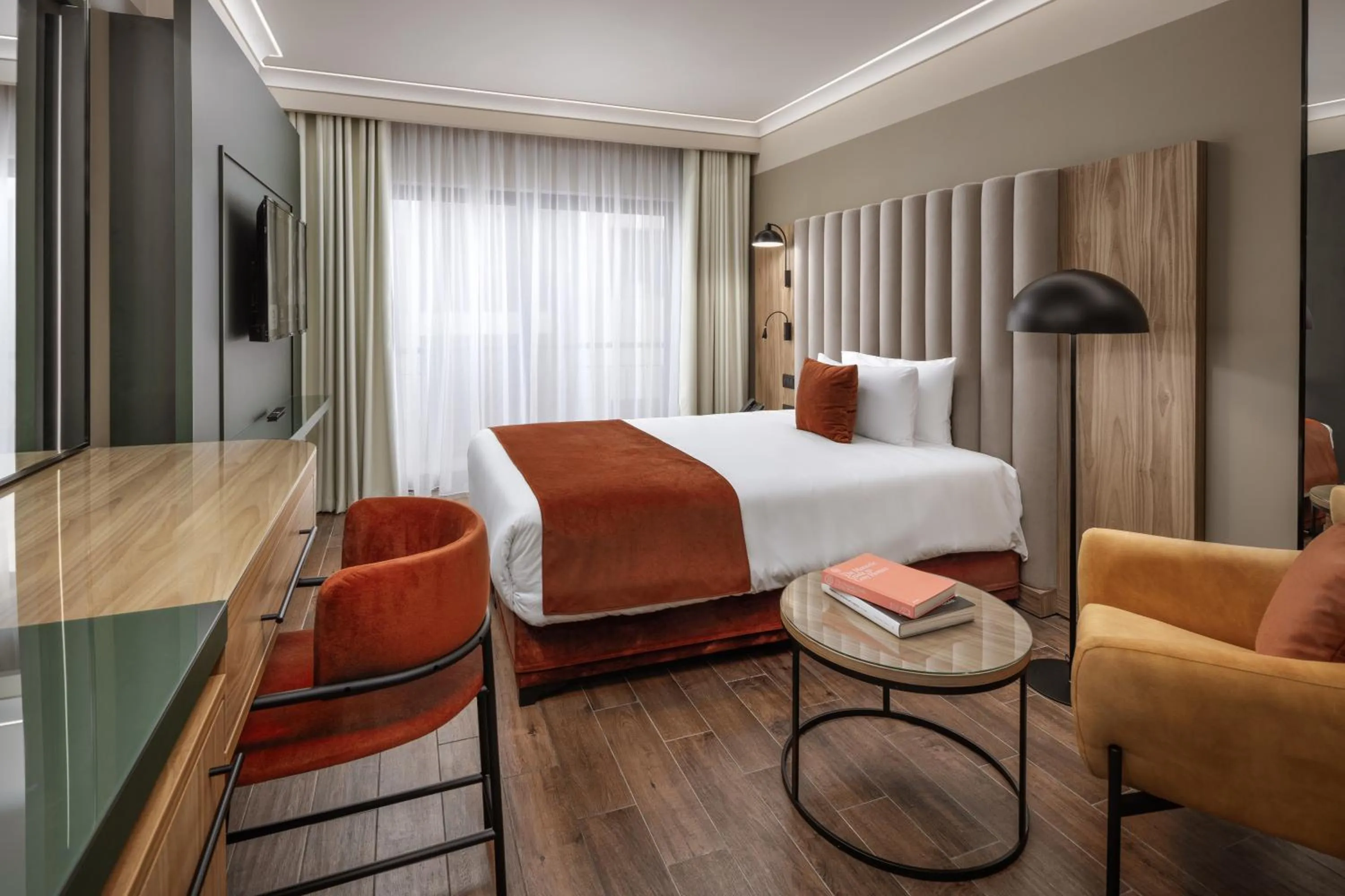 Property building, Bed in Vivaldi Hotel