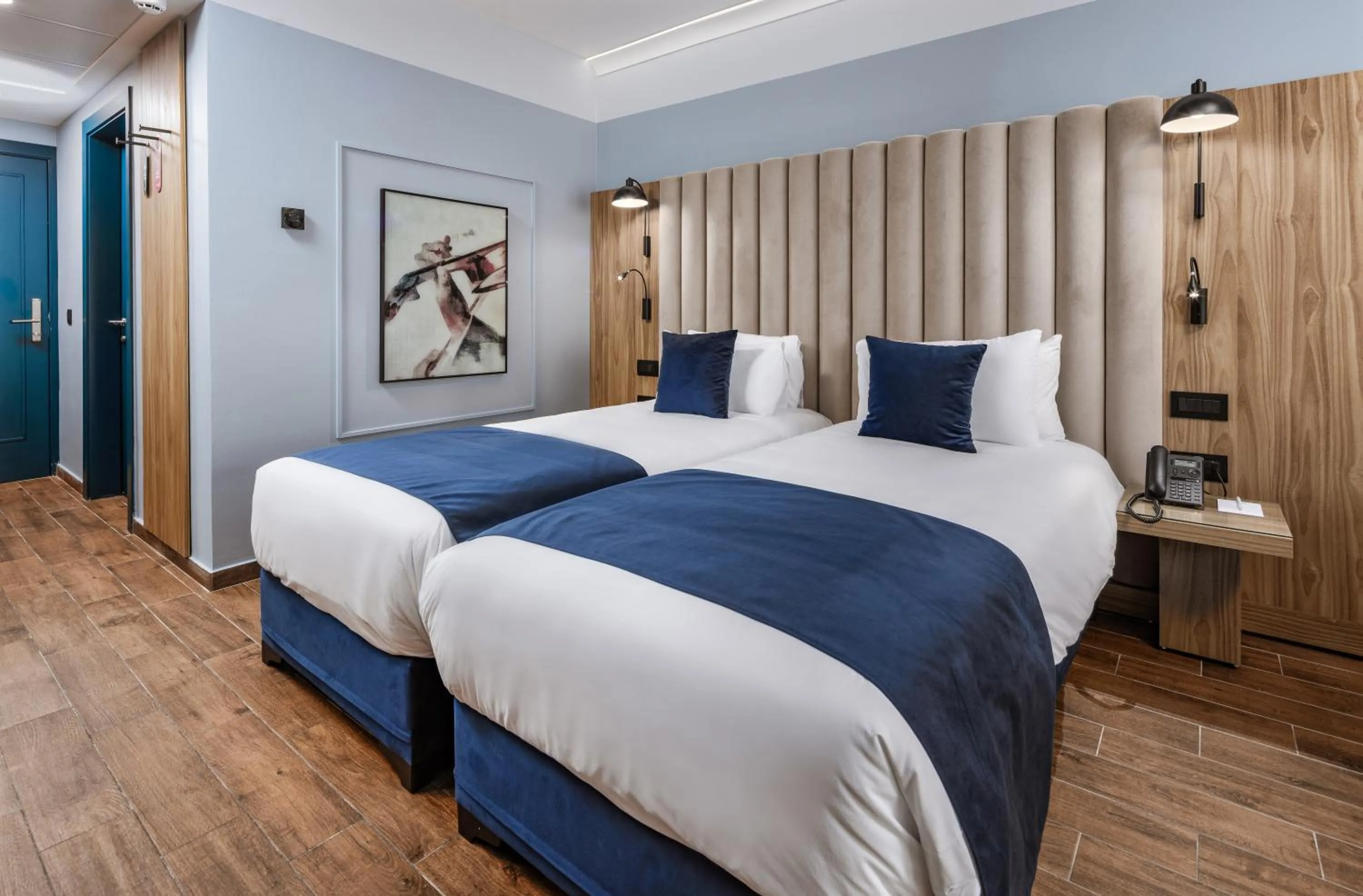 Property building, Bed in Vivaldi Hotel