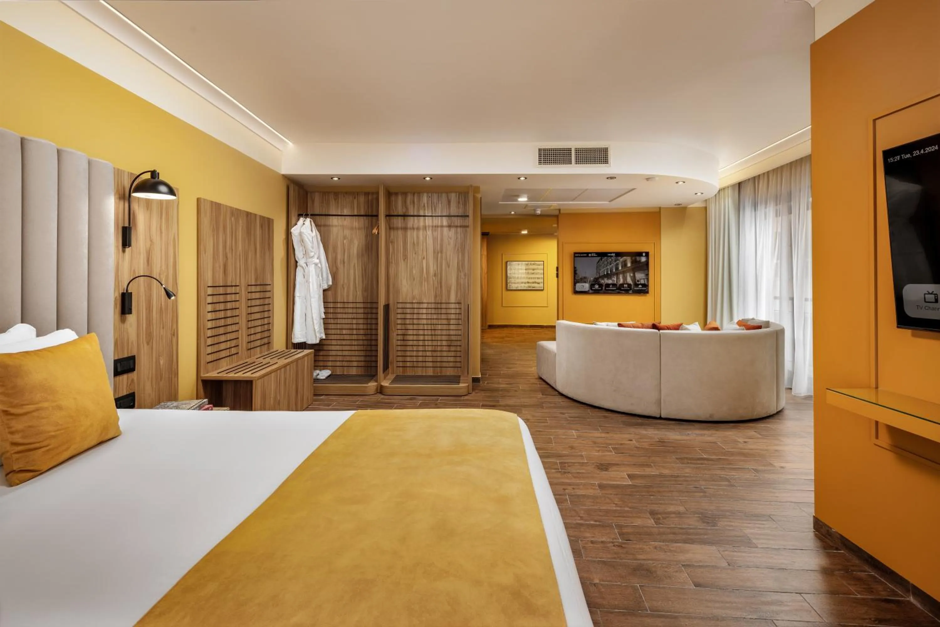 Property building, Bed in Vivaldi Hotel