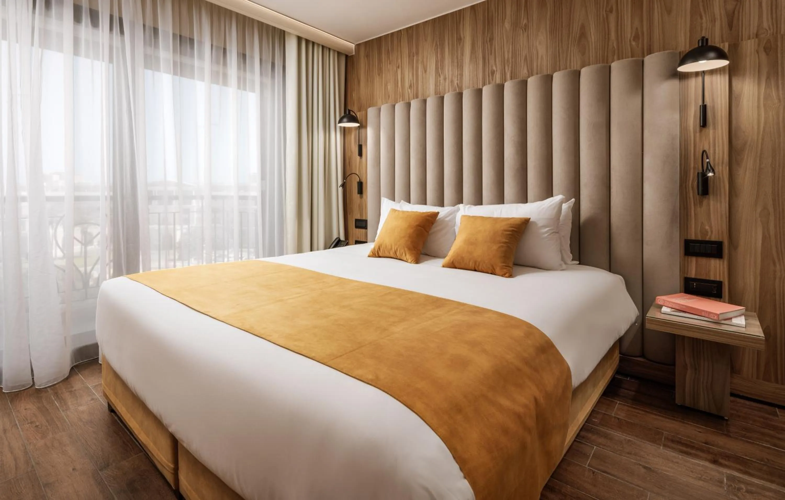 Property building, Bed in Vivaldi Hotel