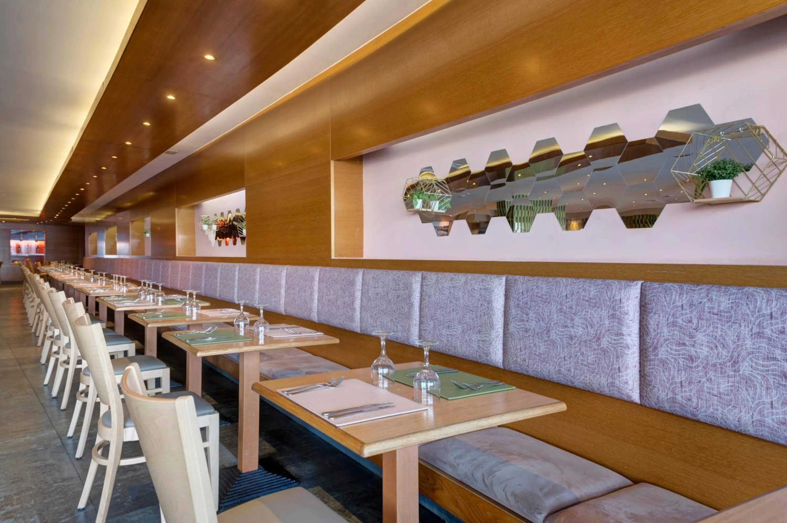 Restaurant/places to eat in The Preluna Hotel