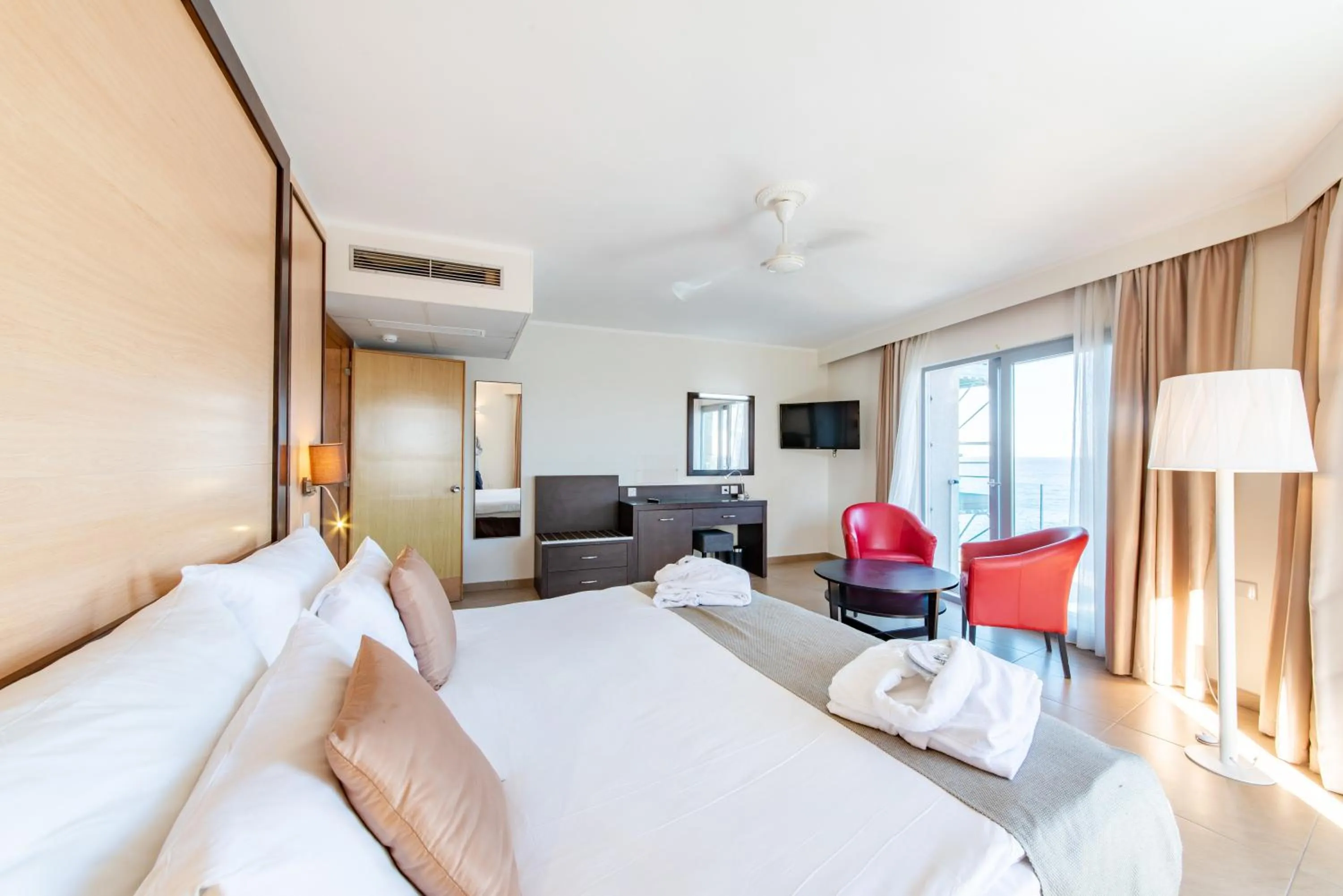 Bedroom, Bed in The Preluna Hotel