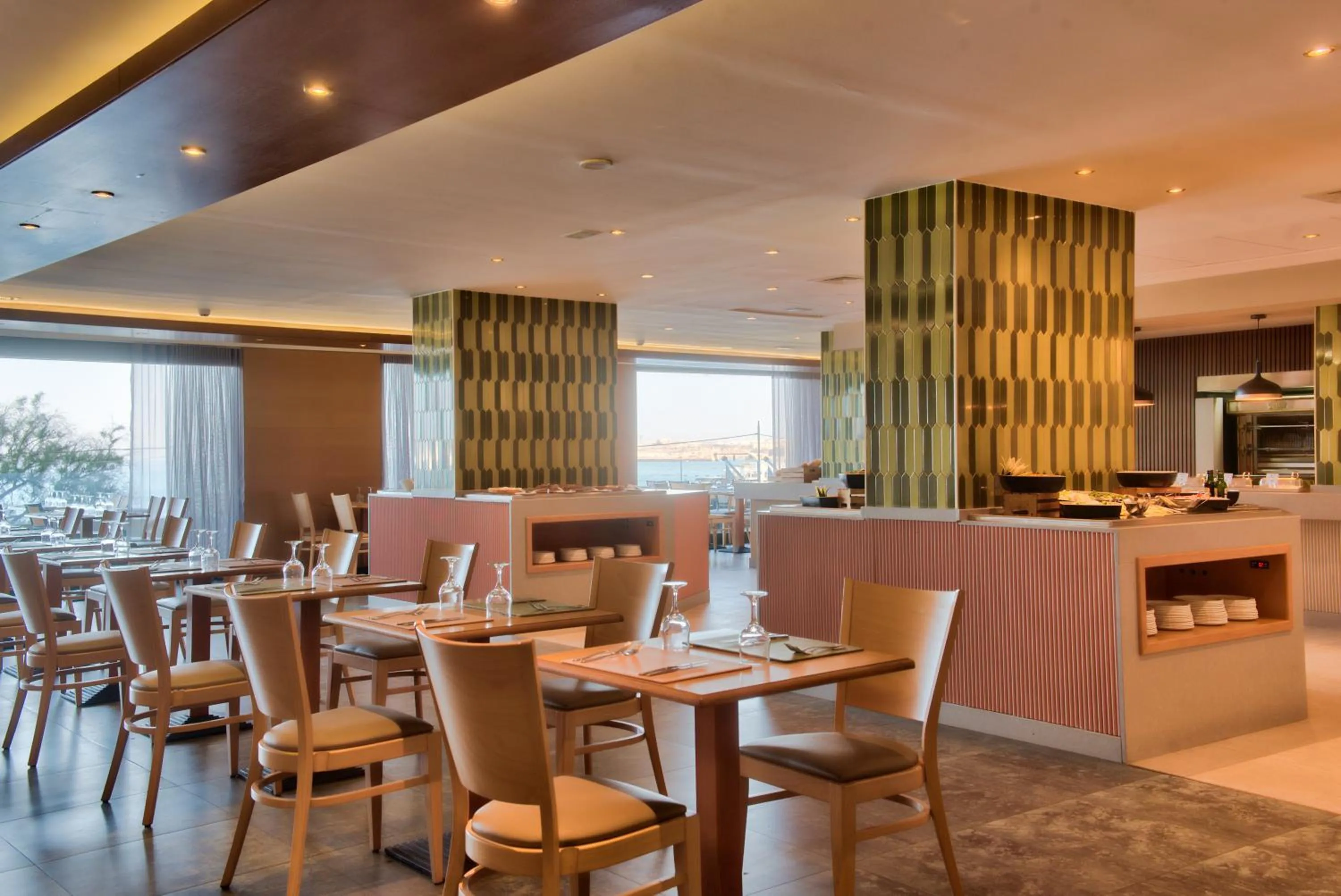 Restaurant/places to eat in The Preluna Hotel