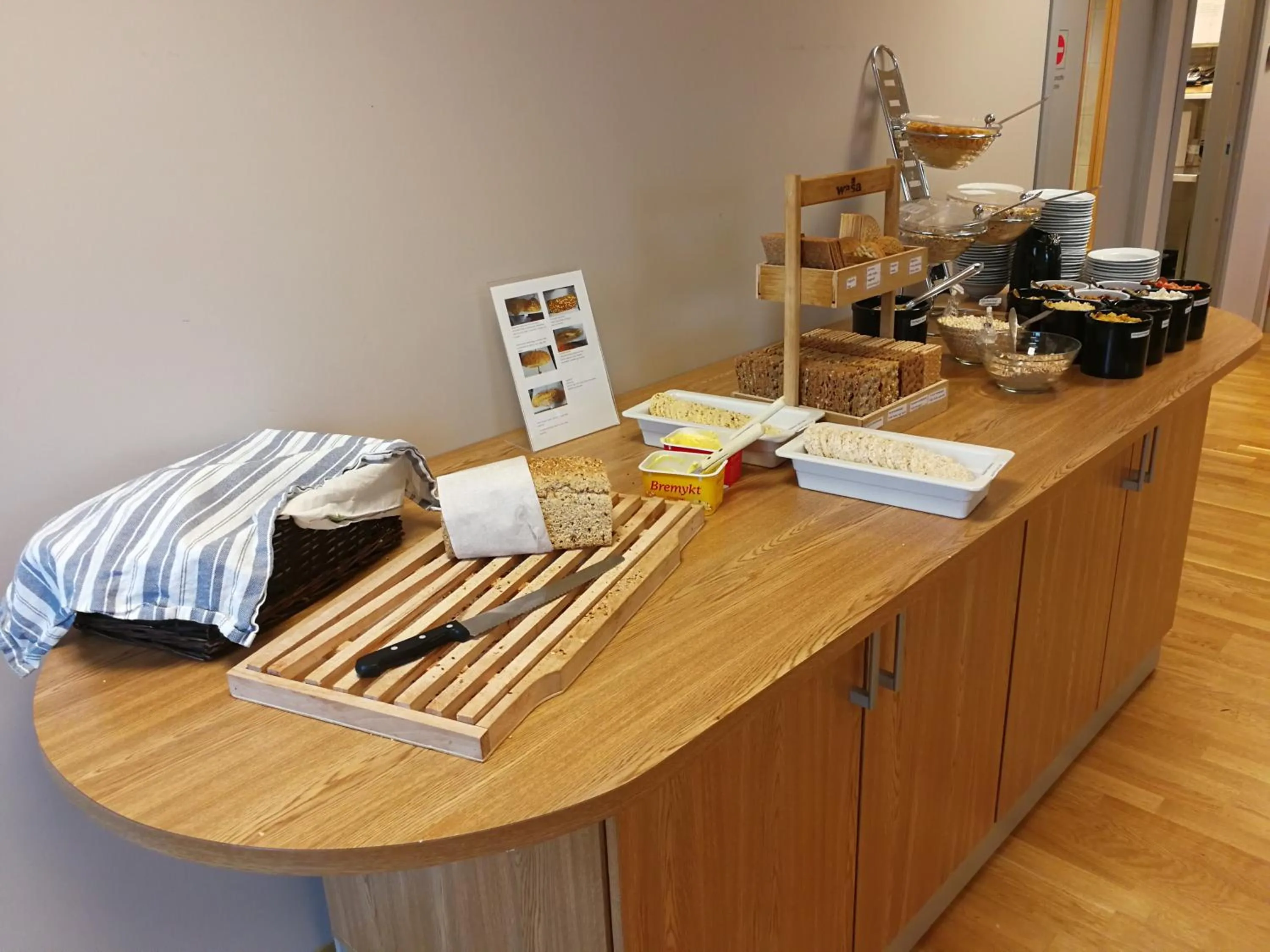 Buffet breakfast in Dombås Hotel