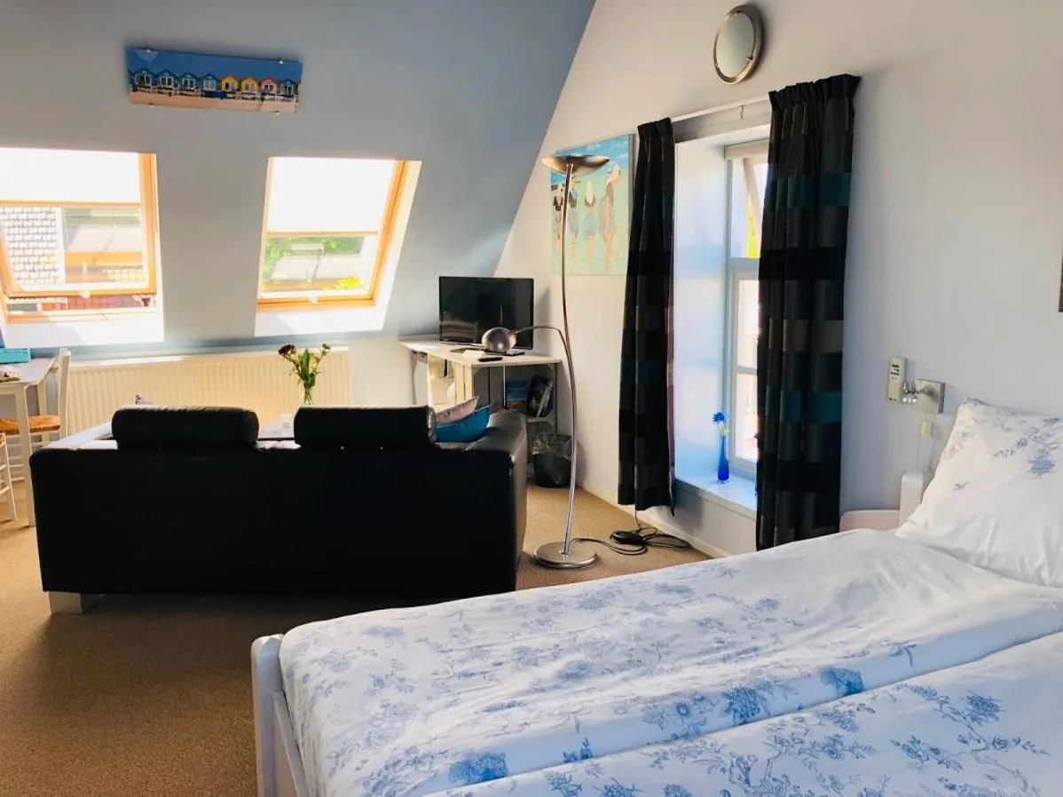 Bed in Gastenverblijf Neeltje