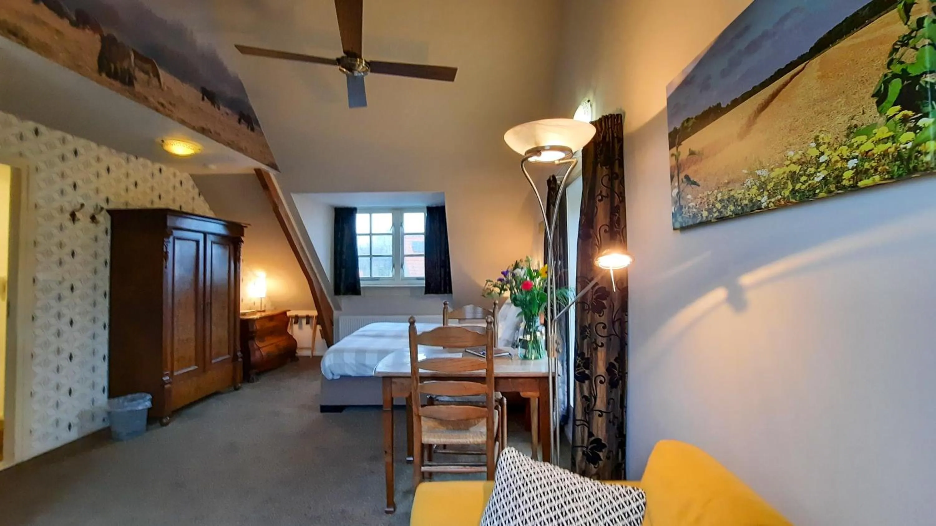 Property building, Bed in Gastenverblijf Neeltje