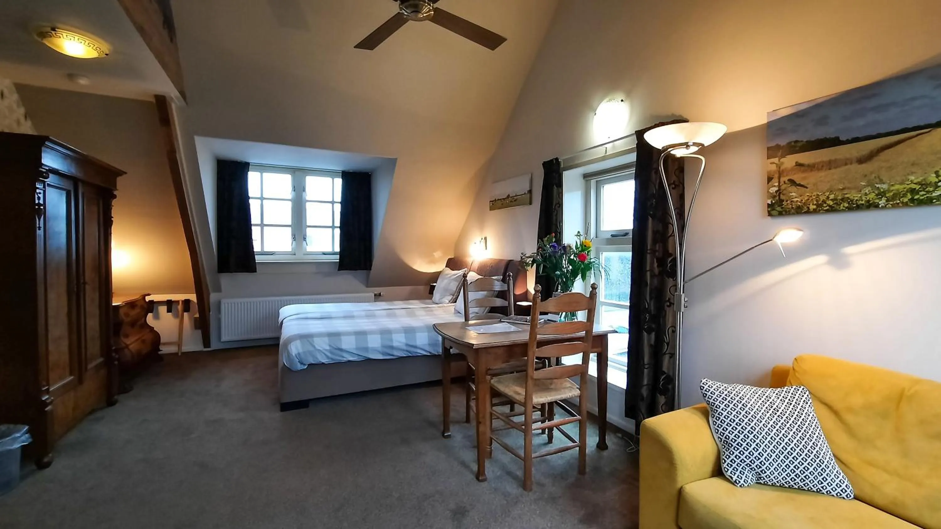 Property building, Bed in Gastenverblijf Neeltje