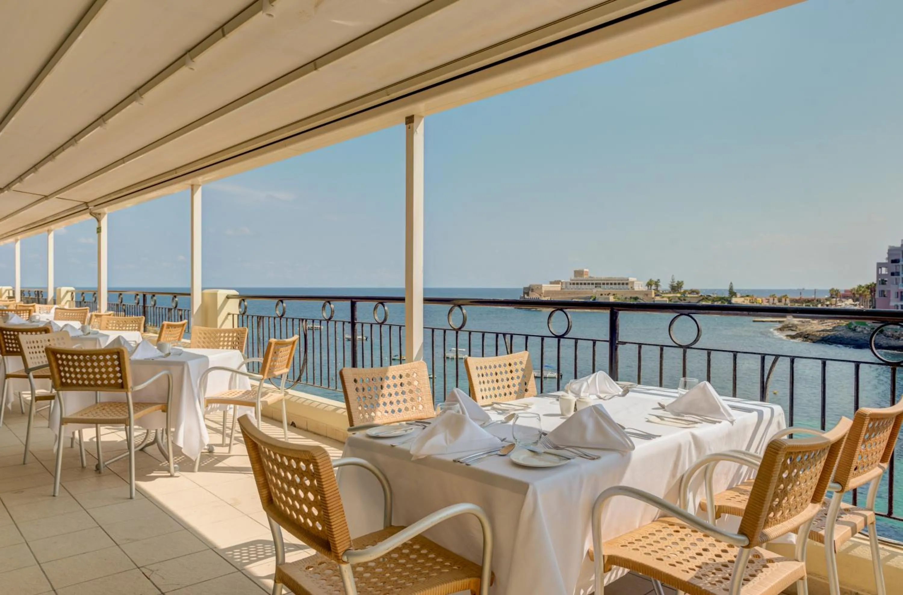 Restaurant/places to eat in Marina Hotel Corinthia Beach Resort Malta