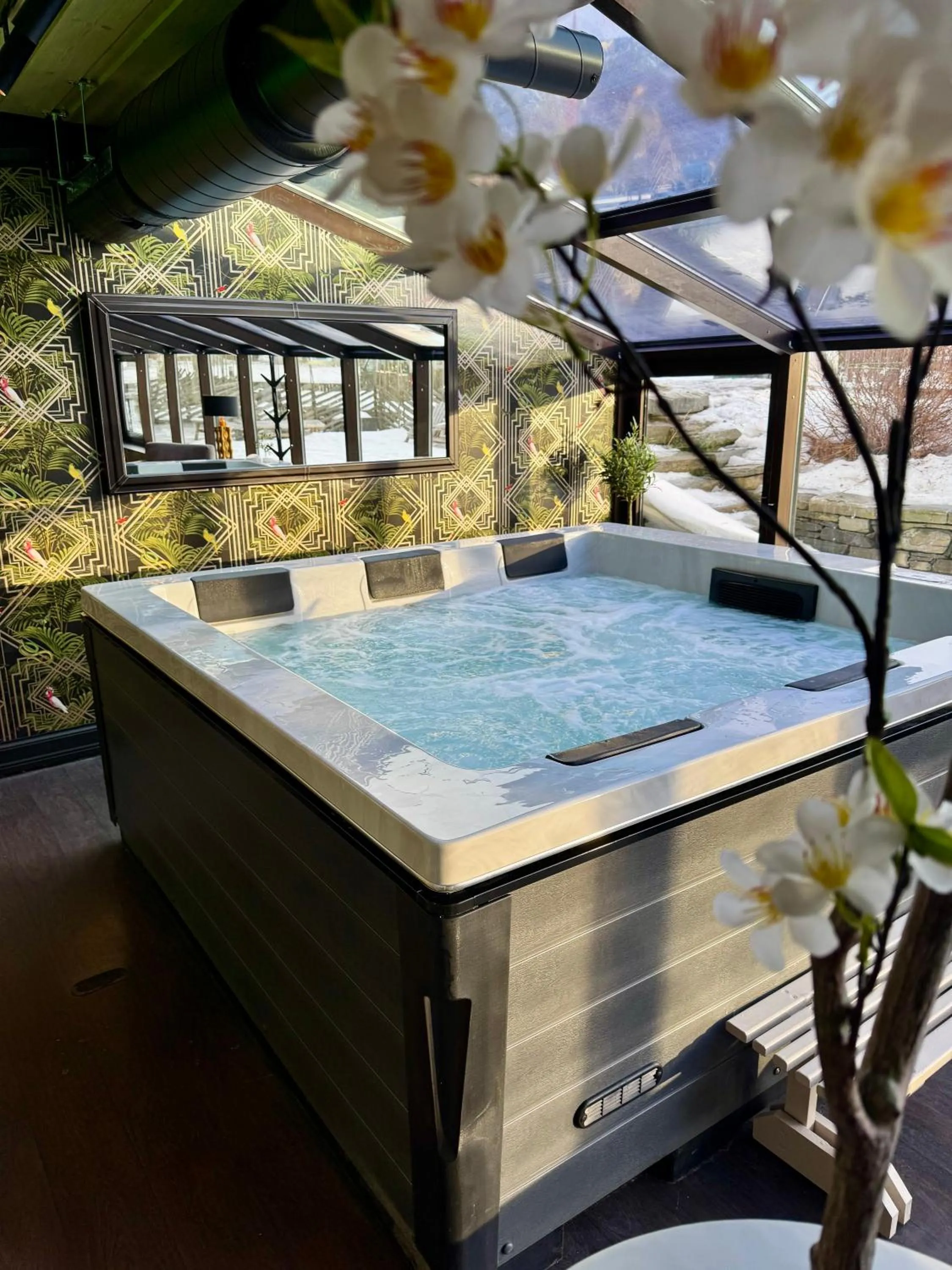 Hot Tub in Skogstad Hotel - Unike Hoteller