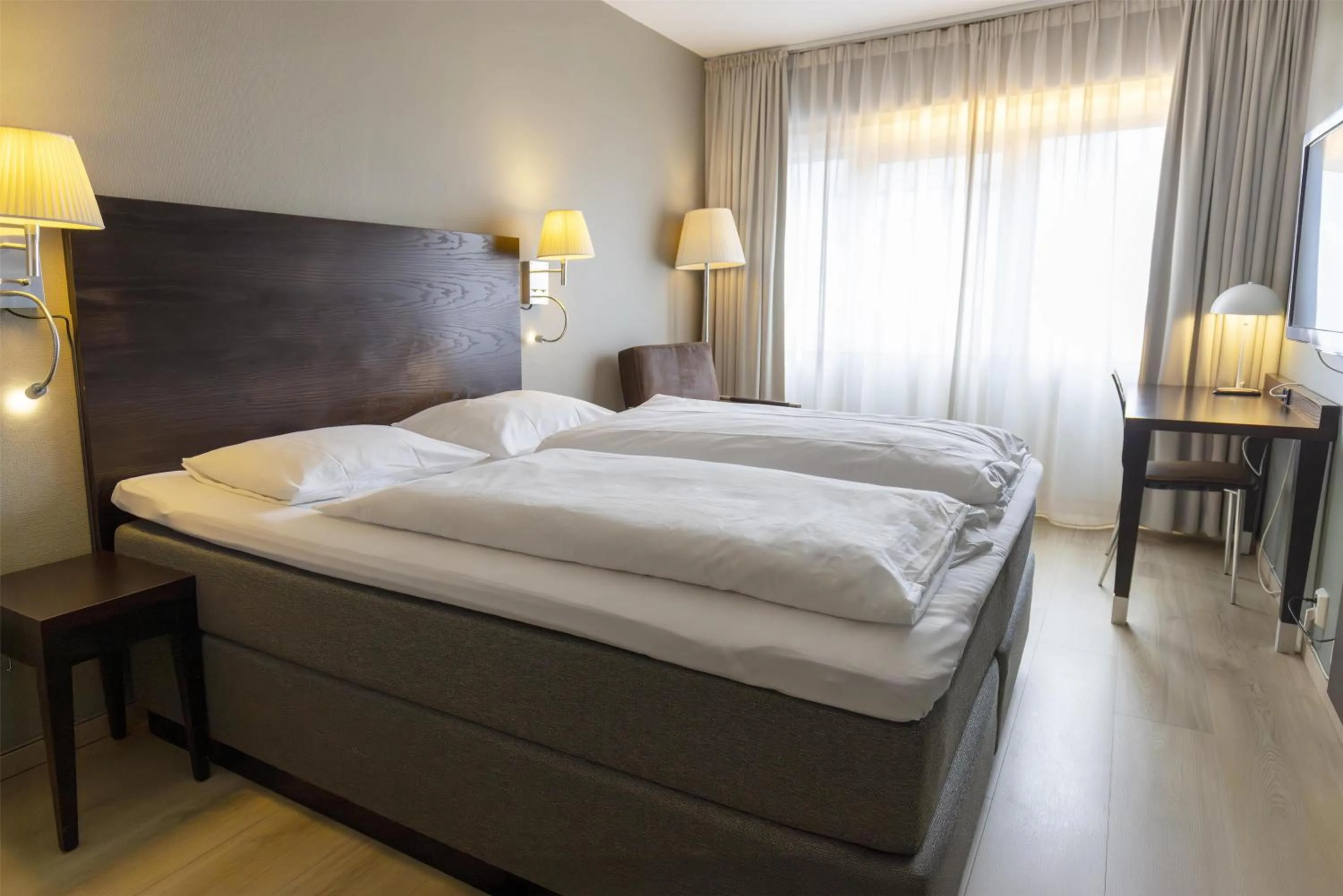 Bedroom, Bed in Scandic Victoria Florø