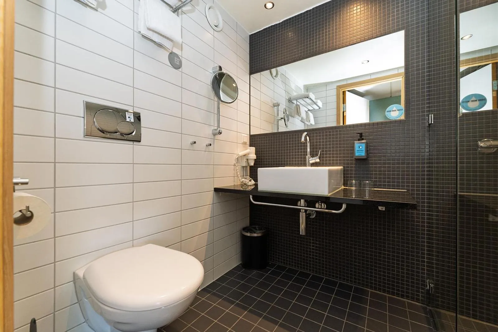 Bathroom in Comfort Hotel RunWay