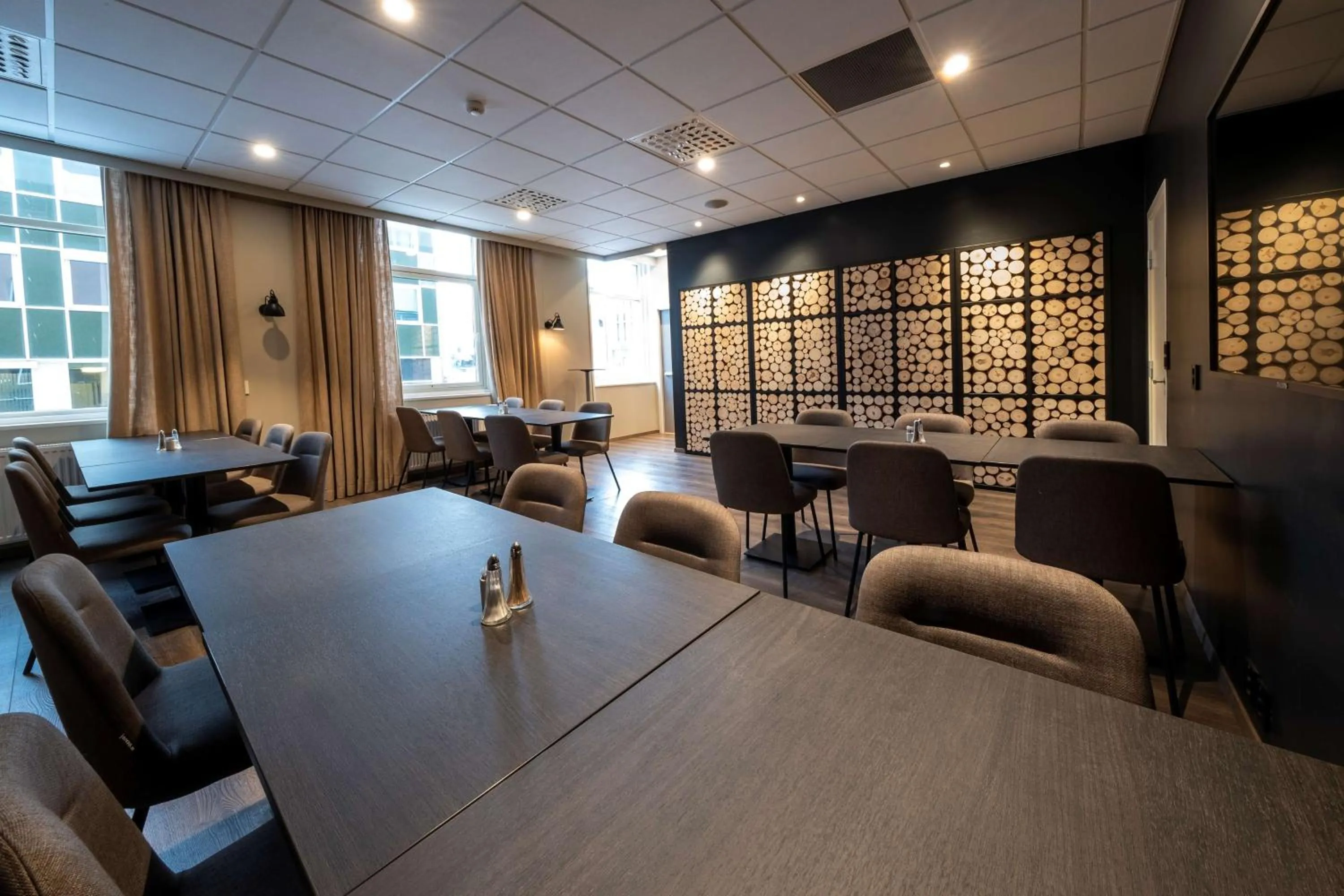 Restaurant/places to eat in Scandic Harstad