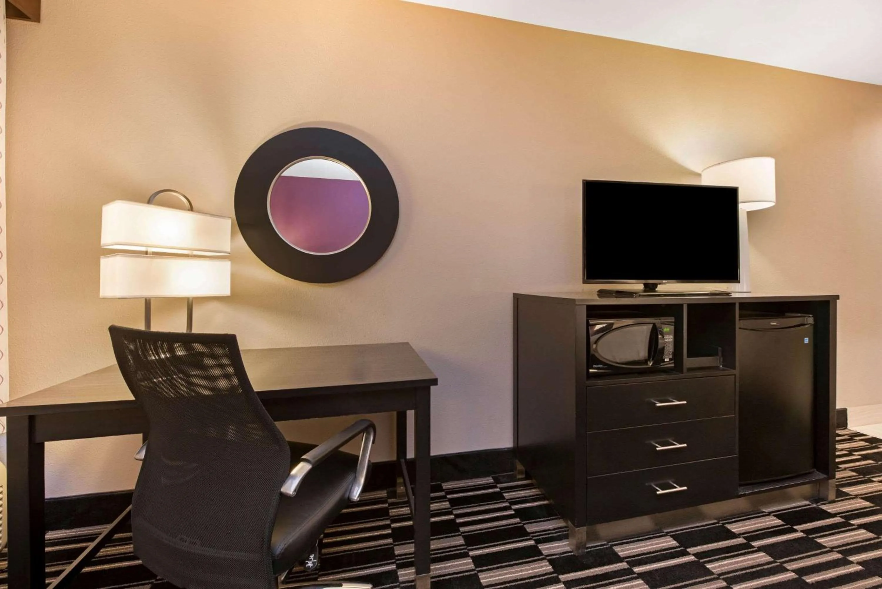 Photo of the whole room in La Quinta by Wyndham West Monroe