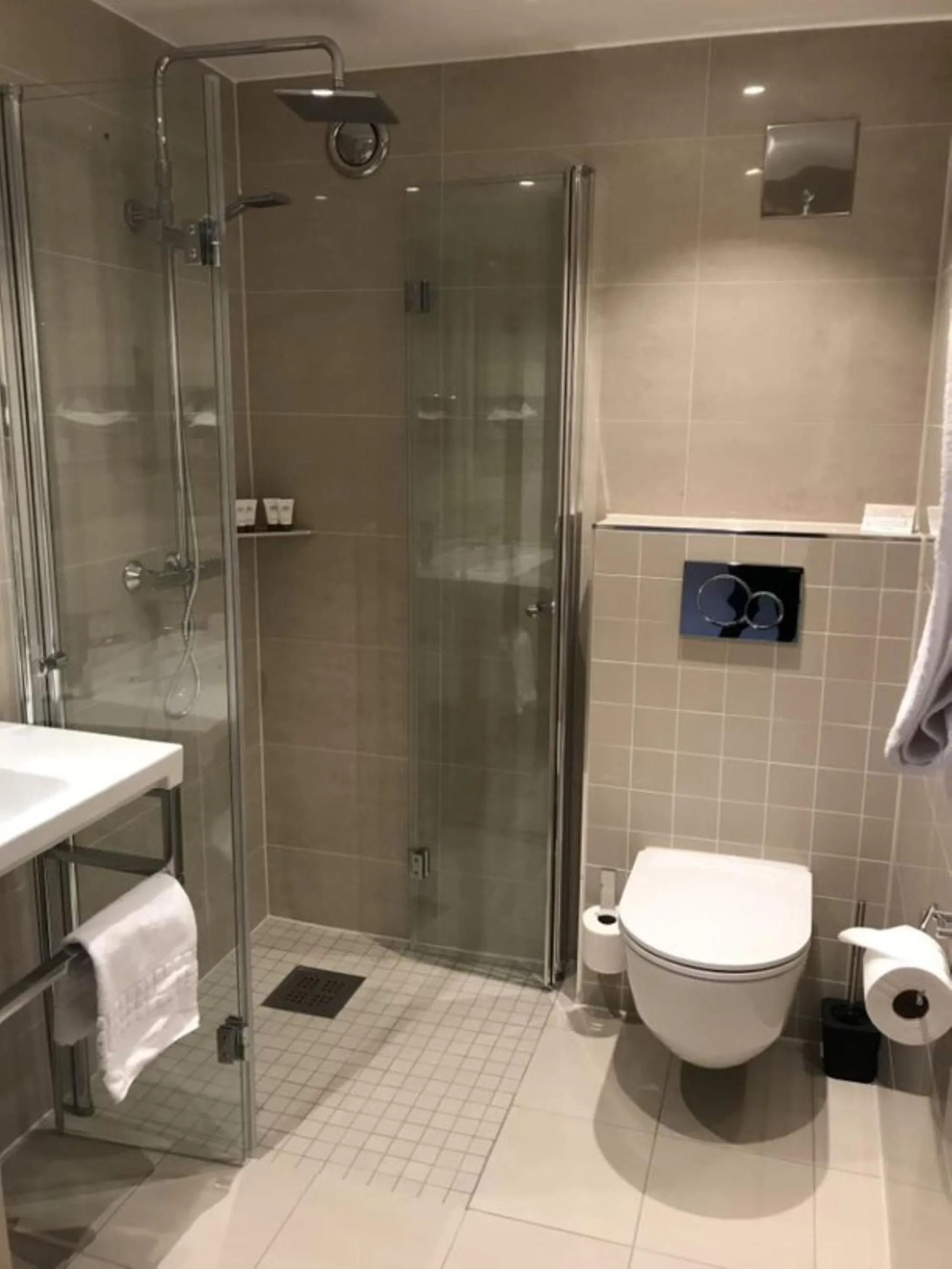 Bathroom in Hotel Refsnes Gods - by Classic Norway Hotels