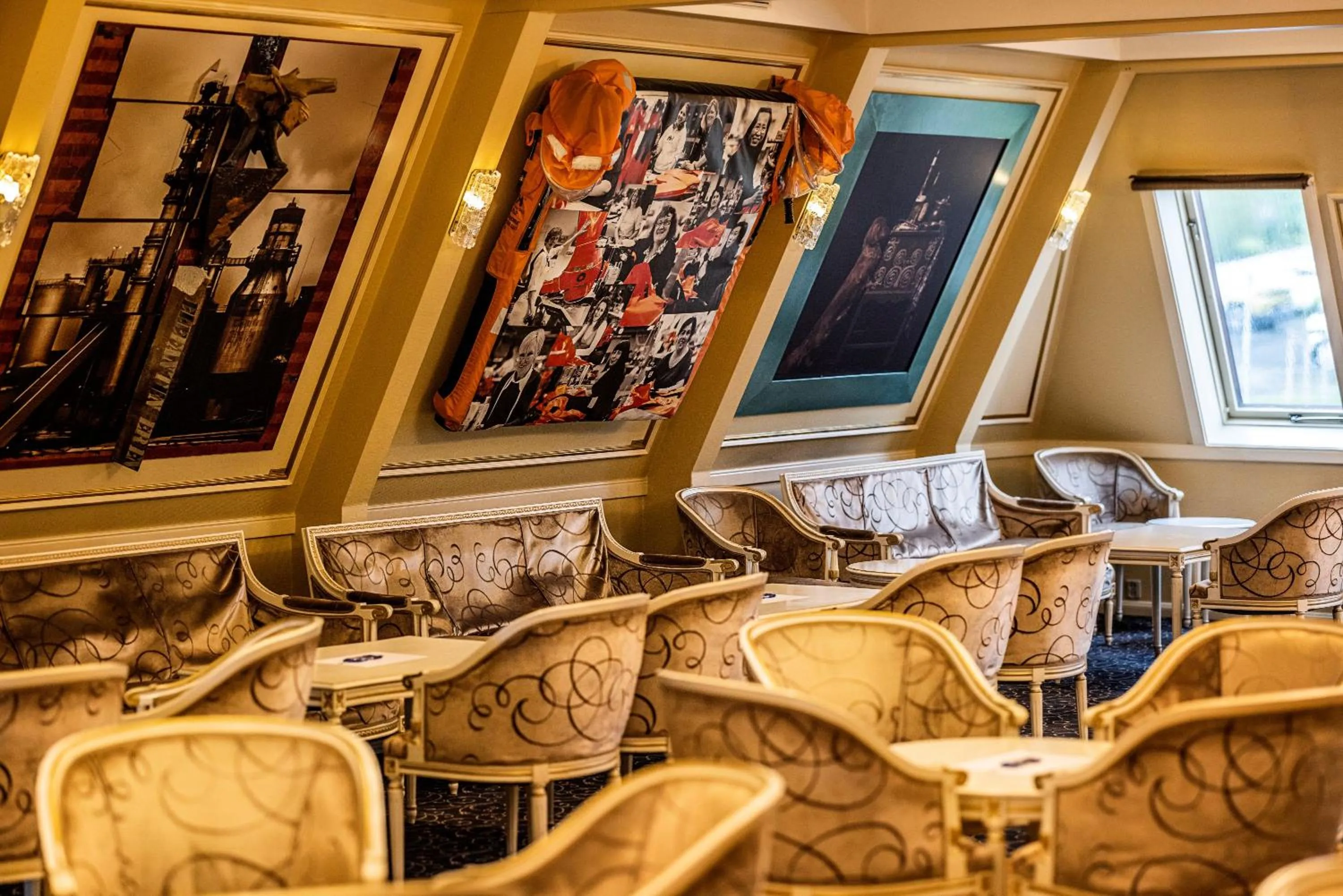 Seating area in Hotel Refsnes Gods - by Classic Norway Hotels