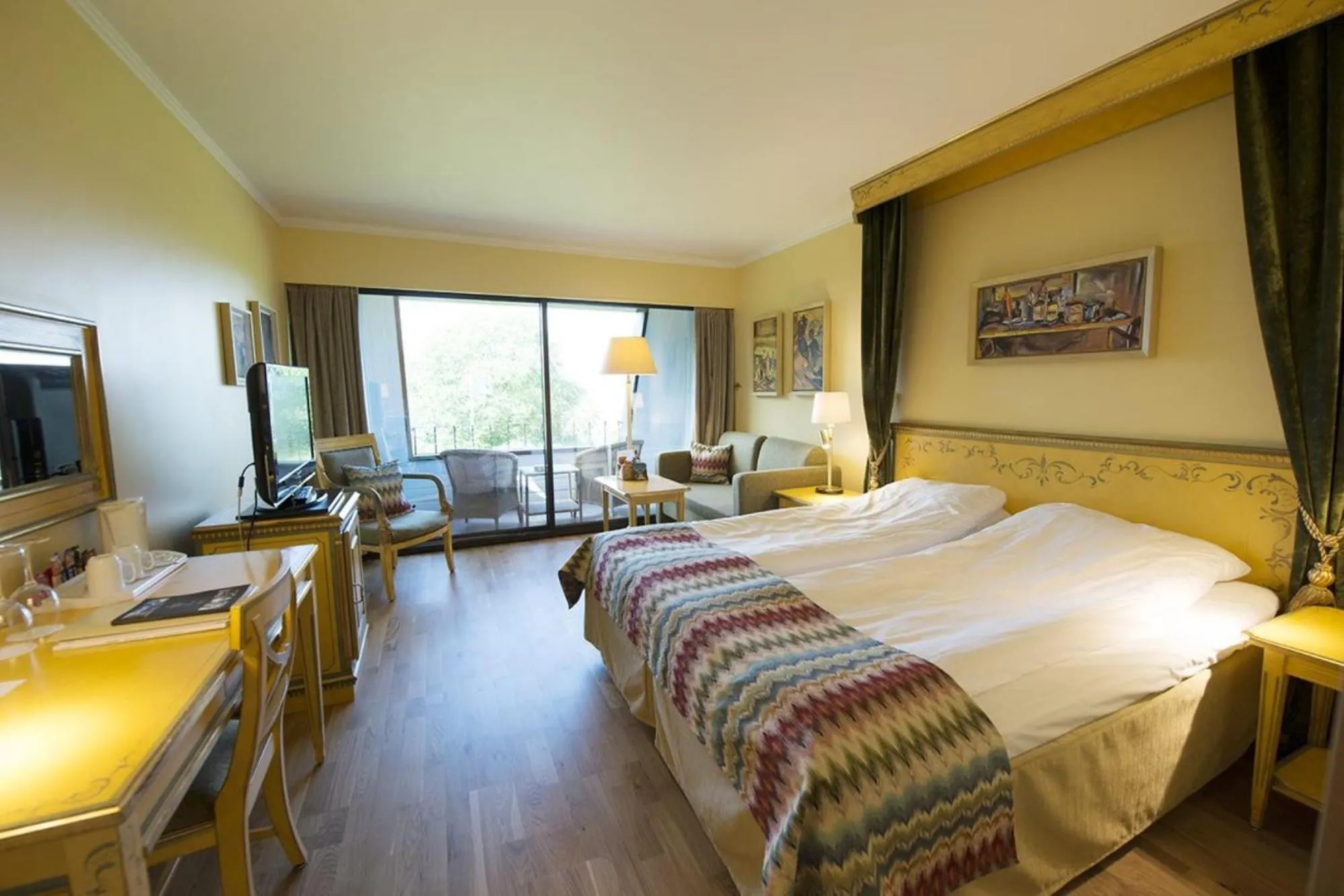 Bedroom, Bed in Hotel Refsnes Gods - by Classic Norway Hotels