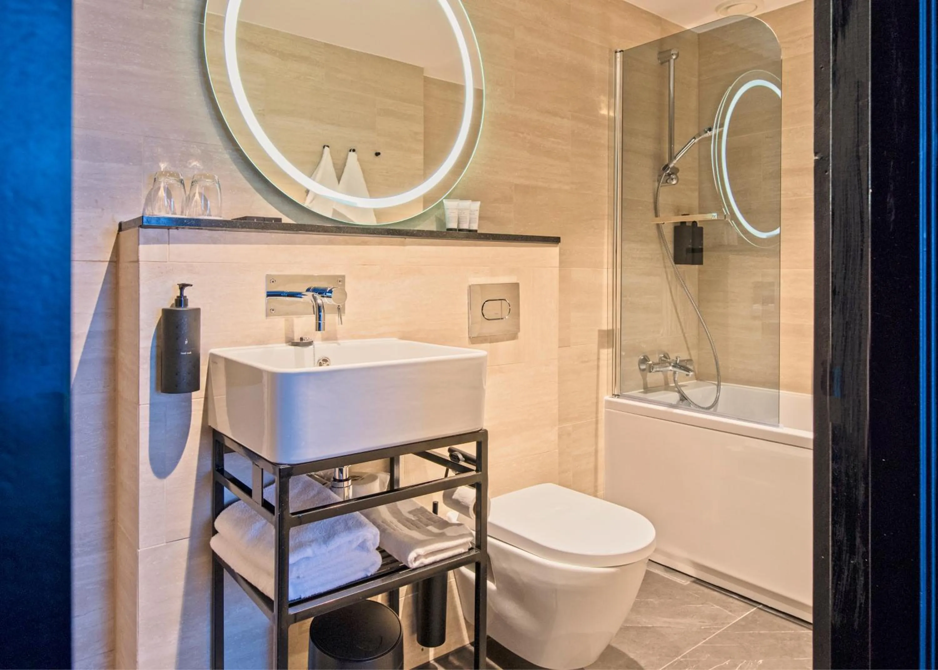 Toilet in Funken Lodge