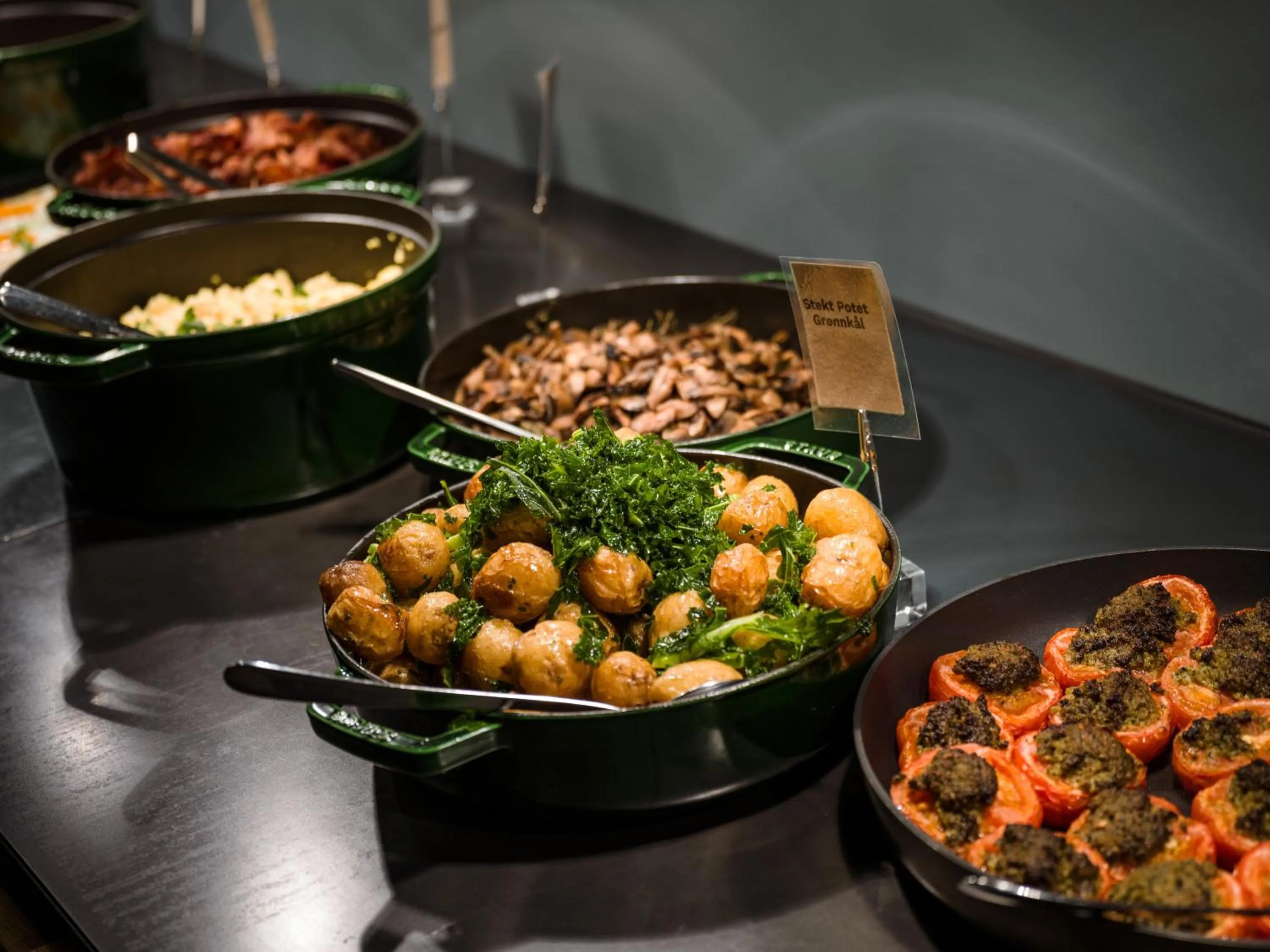 Buffet breakfast in Quality Hotel Panorama