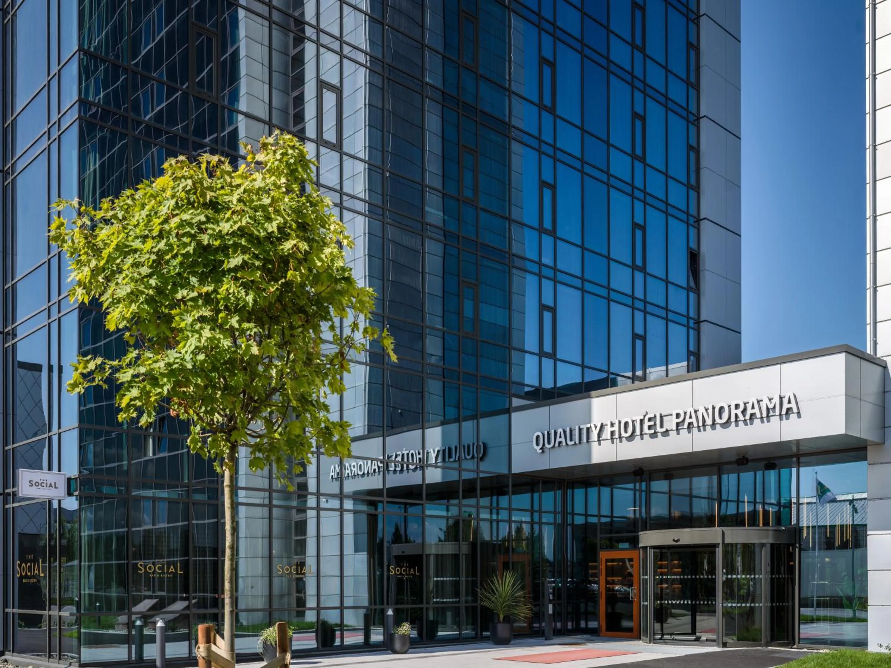 Facade/entrance in Quality Hotel Panorama