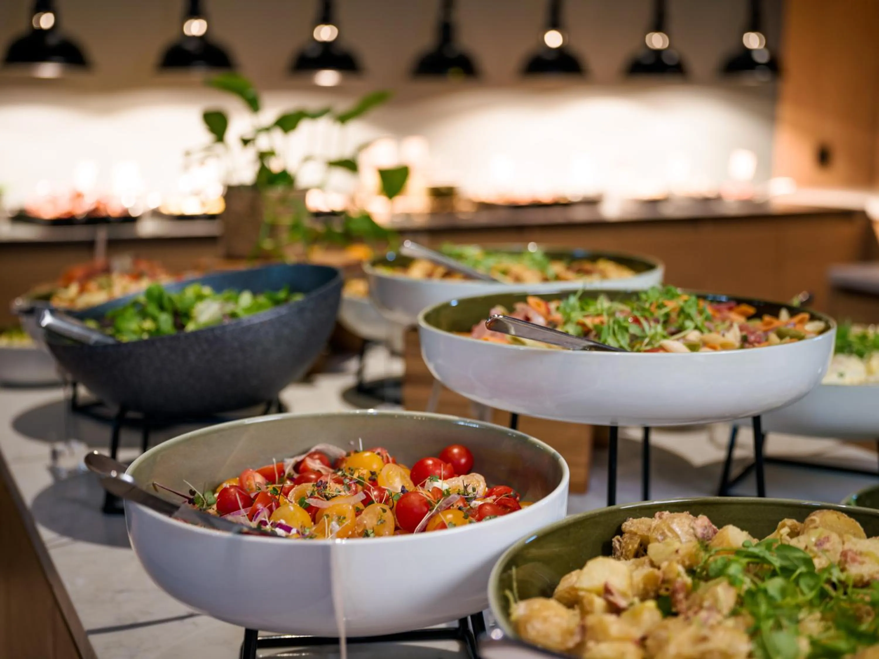 Restaurant/places to eat in Quality Hotel Panorama