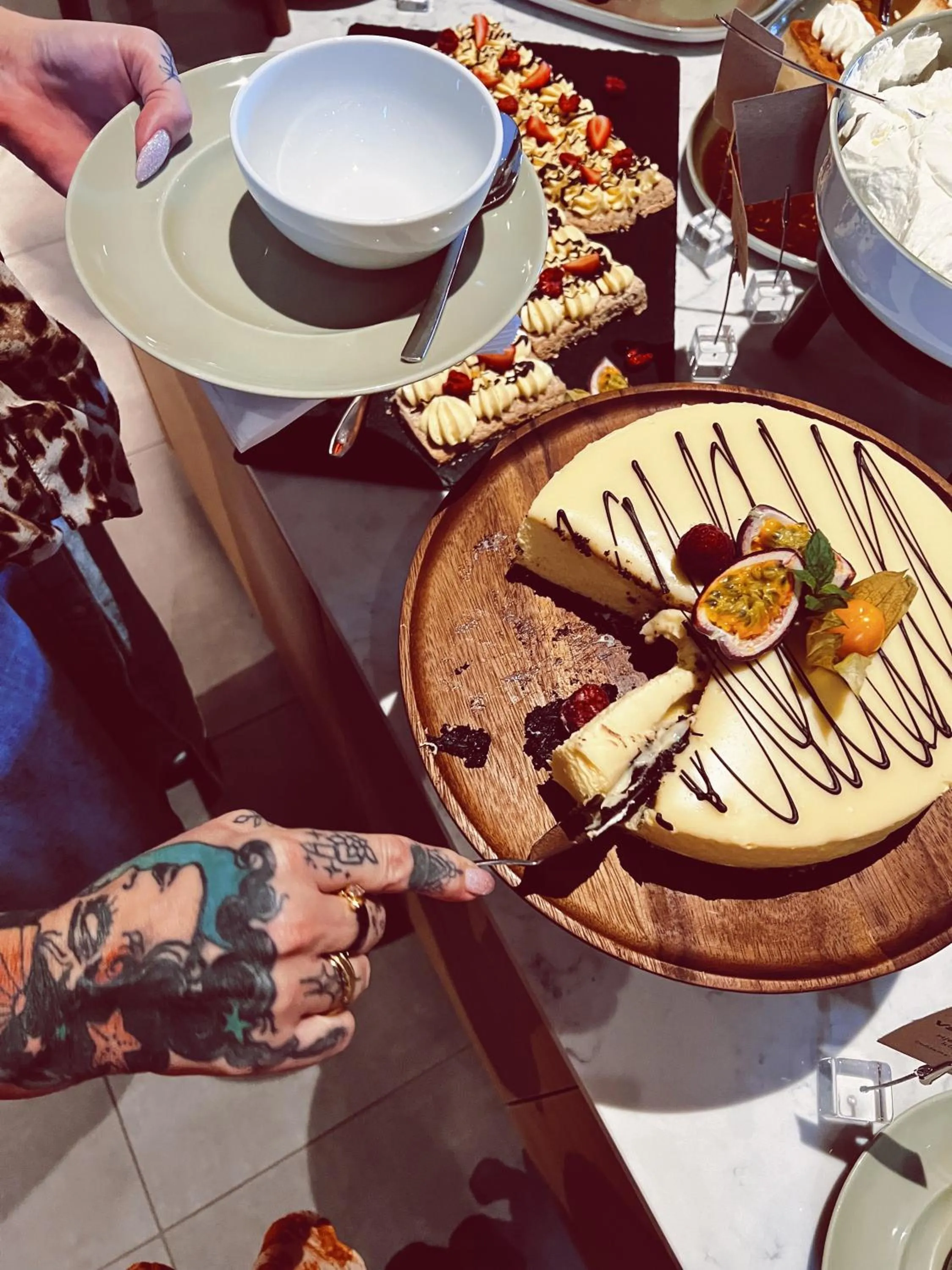 Restaurant/places to eat in Quality Hotel Panorama