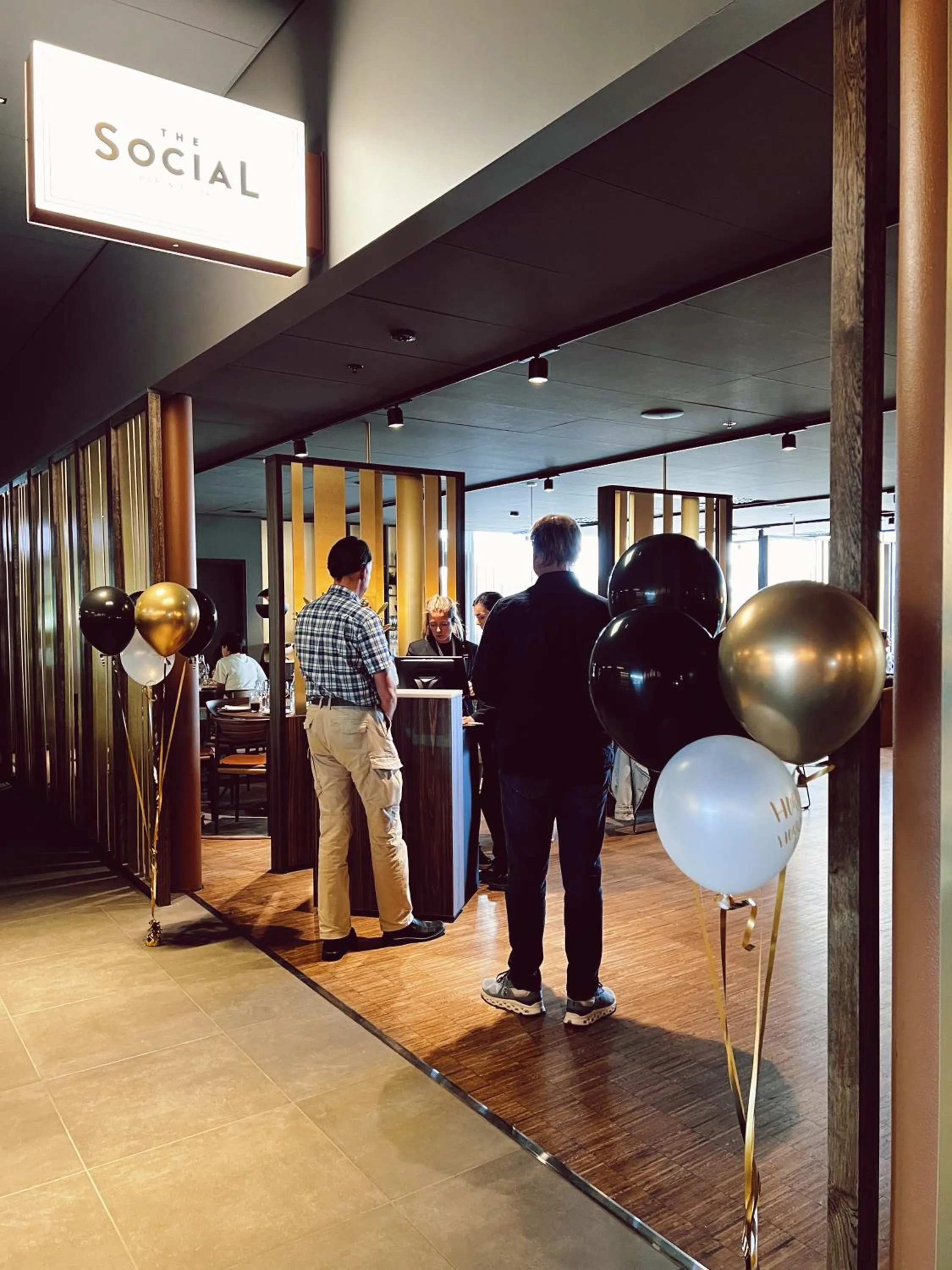 Restaurant/places to eat in Quality Hotel Panorama