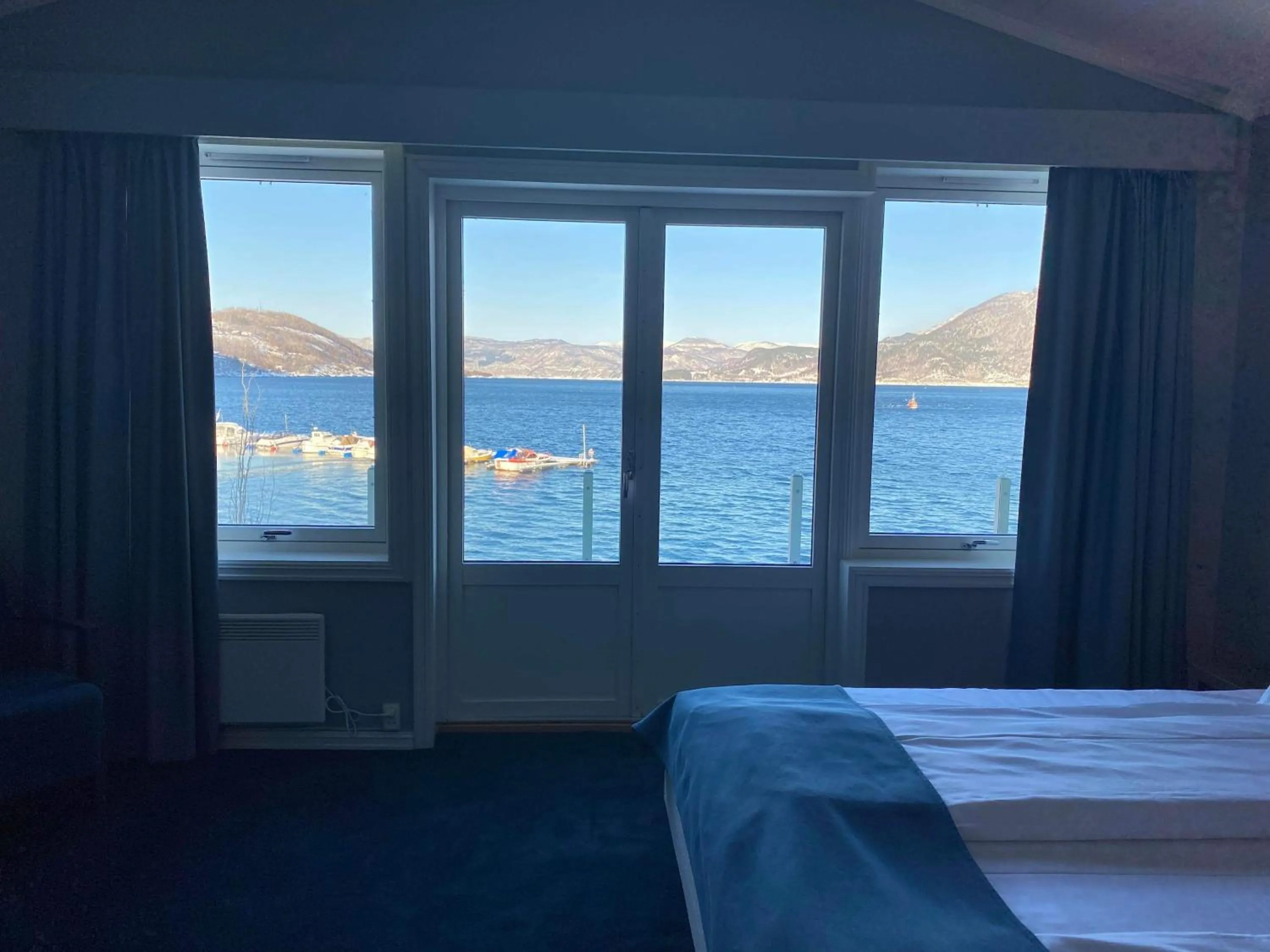 Sea view, Bed in Rognan Hotel